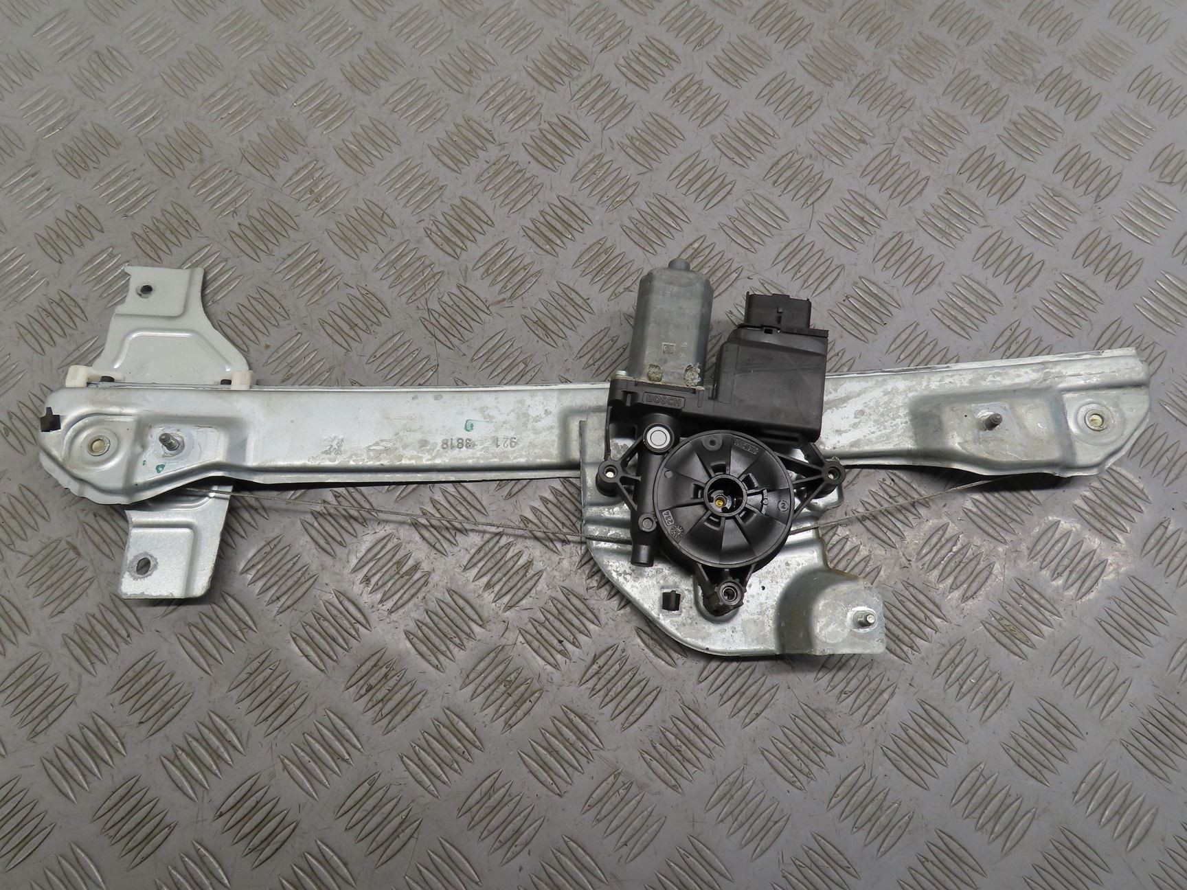 MECANISME+MOTEUR LEVE-GLACE AVD