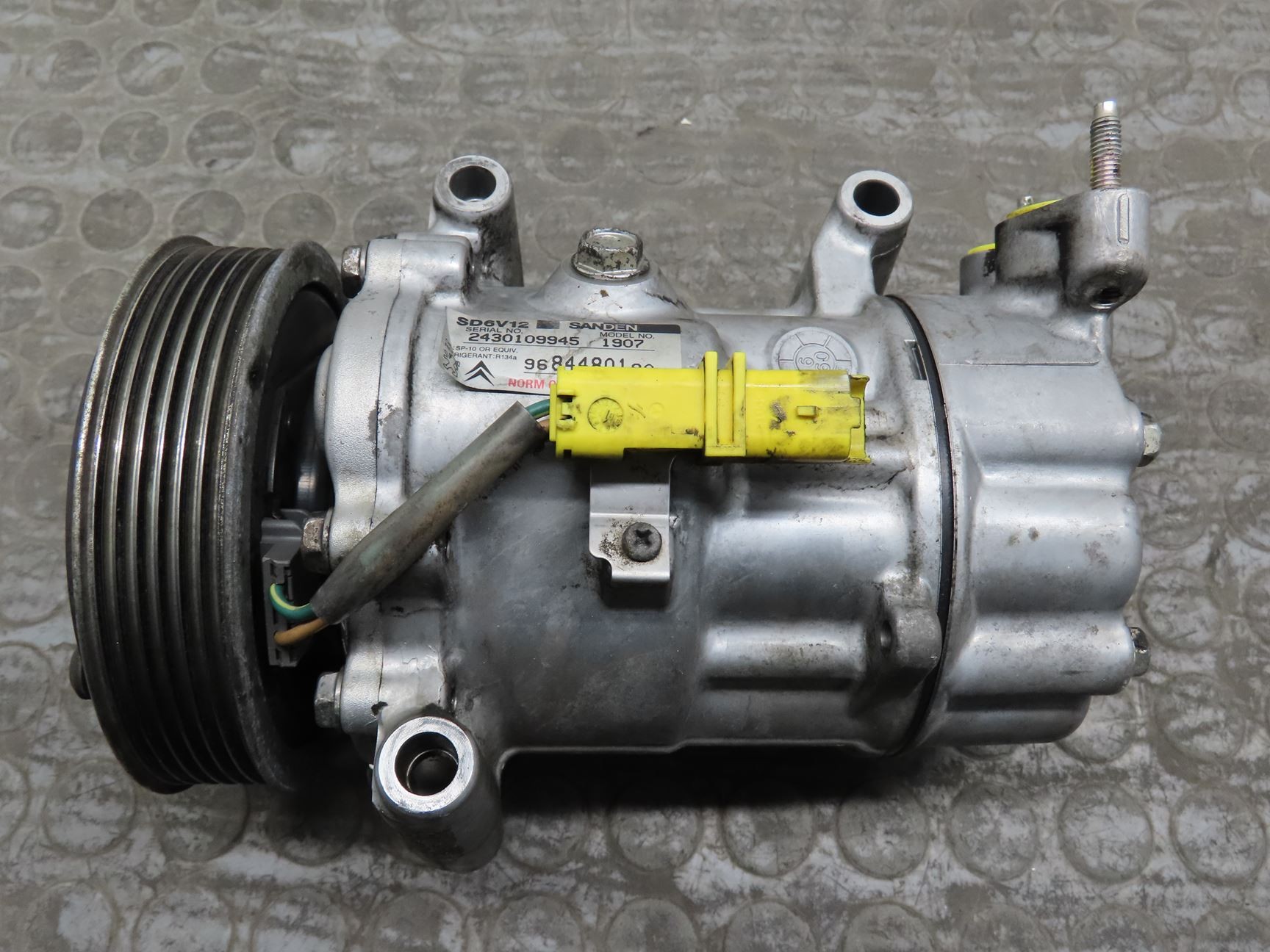 COMPRESSEUR AIR CONDITIONNE