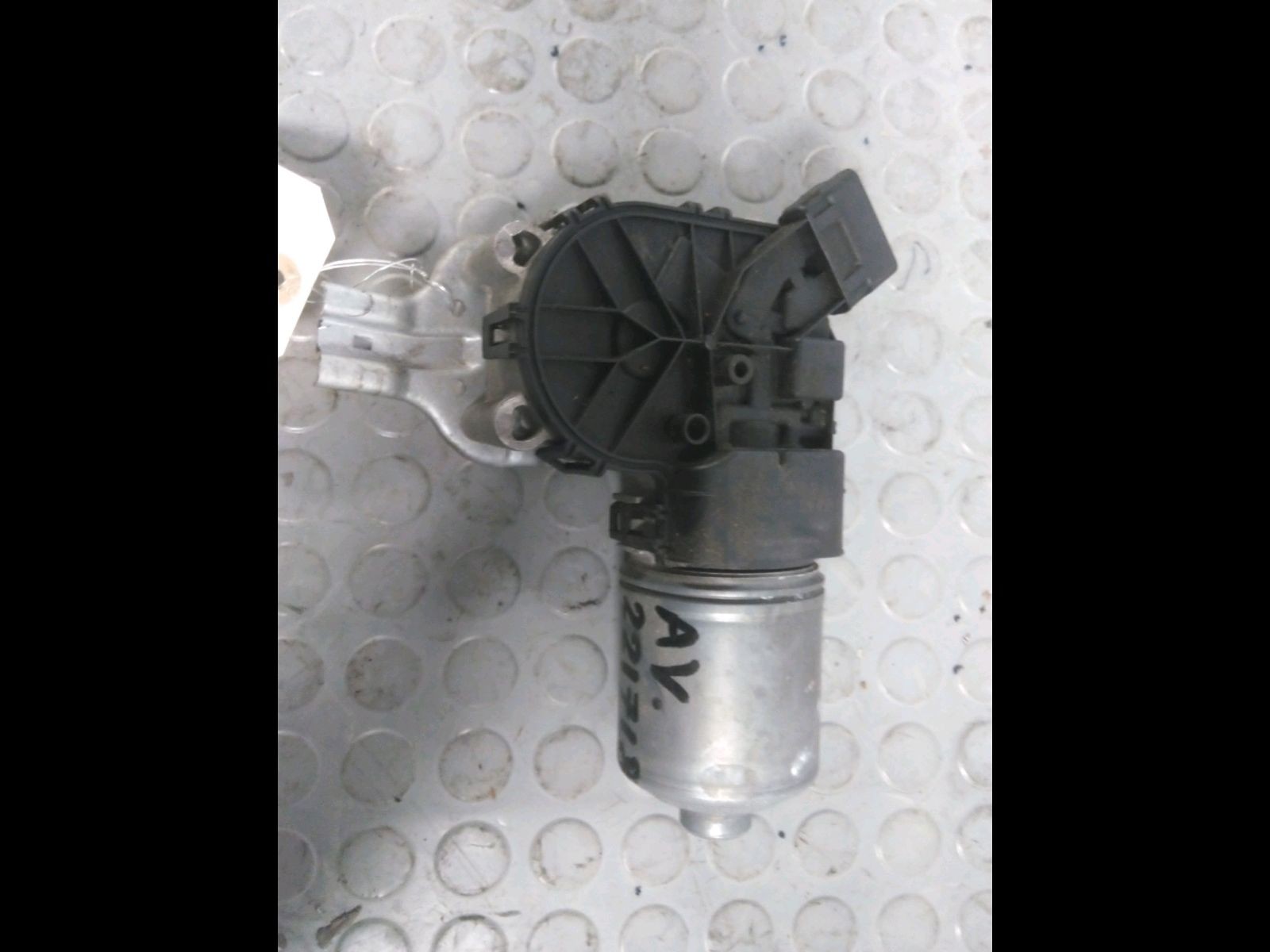 MOTEUR ESSUIE-GLACE AV