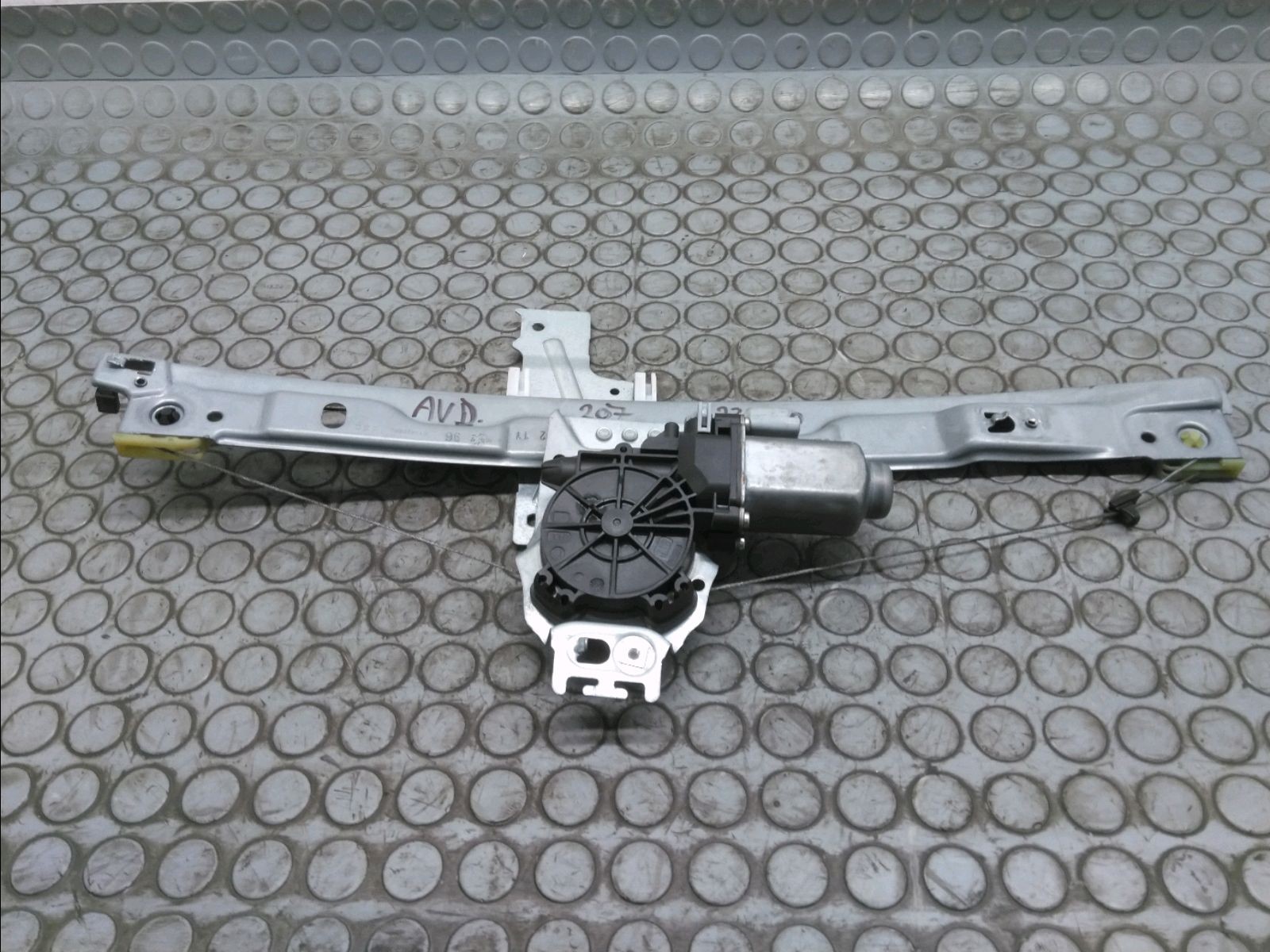 MECANISME+MOTEUR LEVE-GLACE AVD