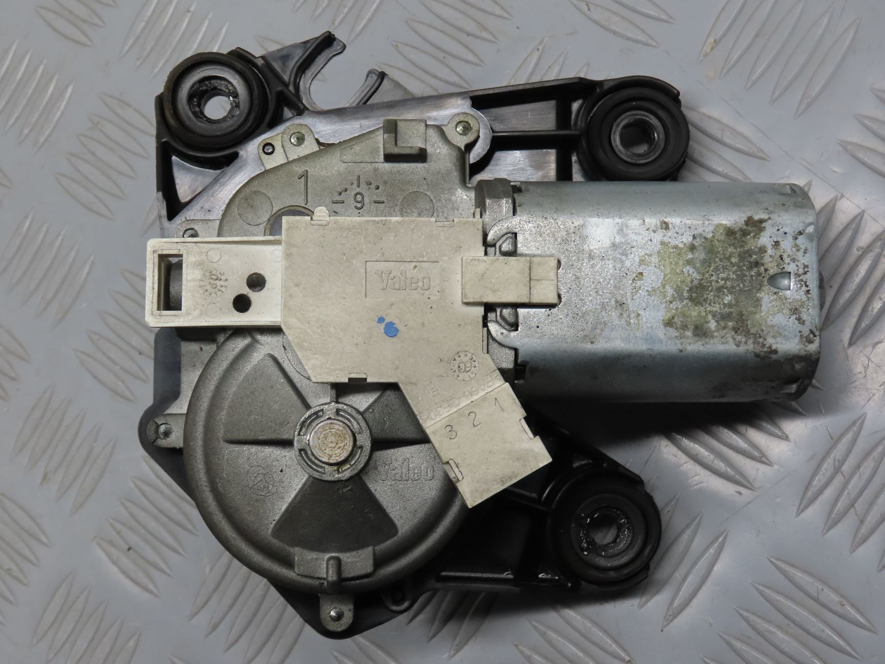 MOTEUR ESSUIE-GLACE AR