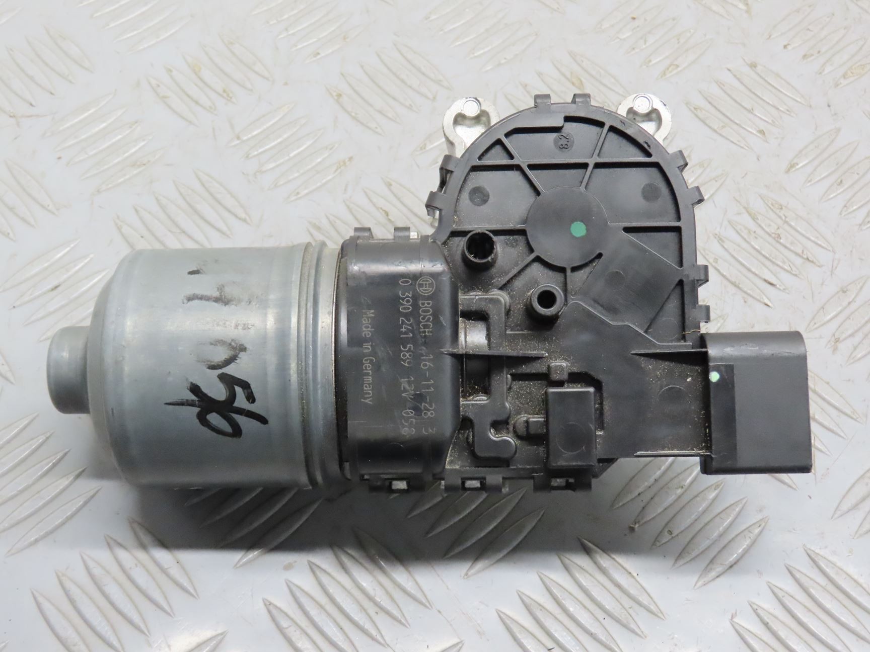 MOTEUR ESSUIE-GLACE AV