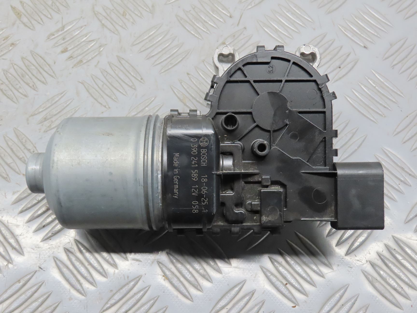 MOTEUR ESSUIE-GLACE AV