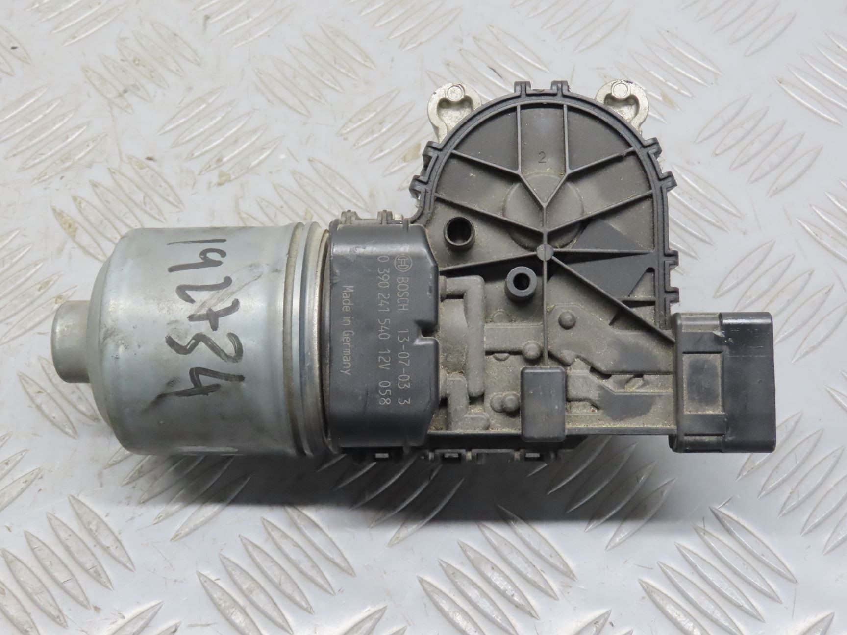MOTEUR ESSUIE-GLACE AV