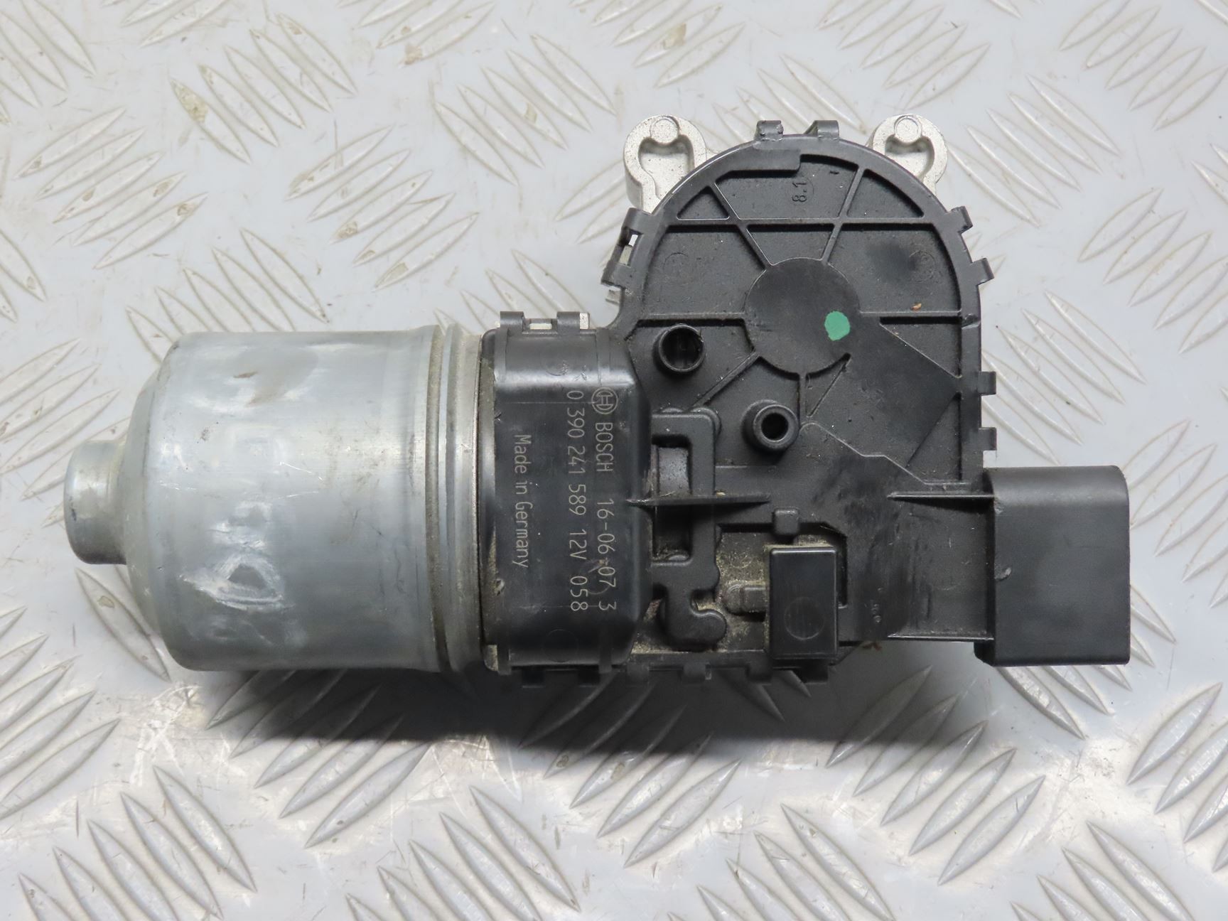 MOTEUR ESSUIE-GLACE AV