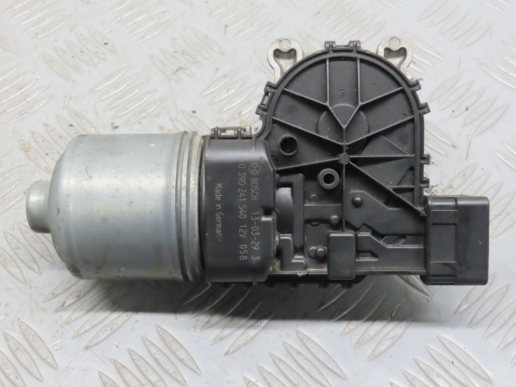 MOTEUR ESSUIE-GLACE AV