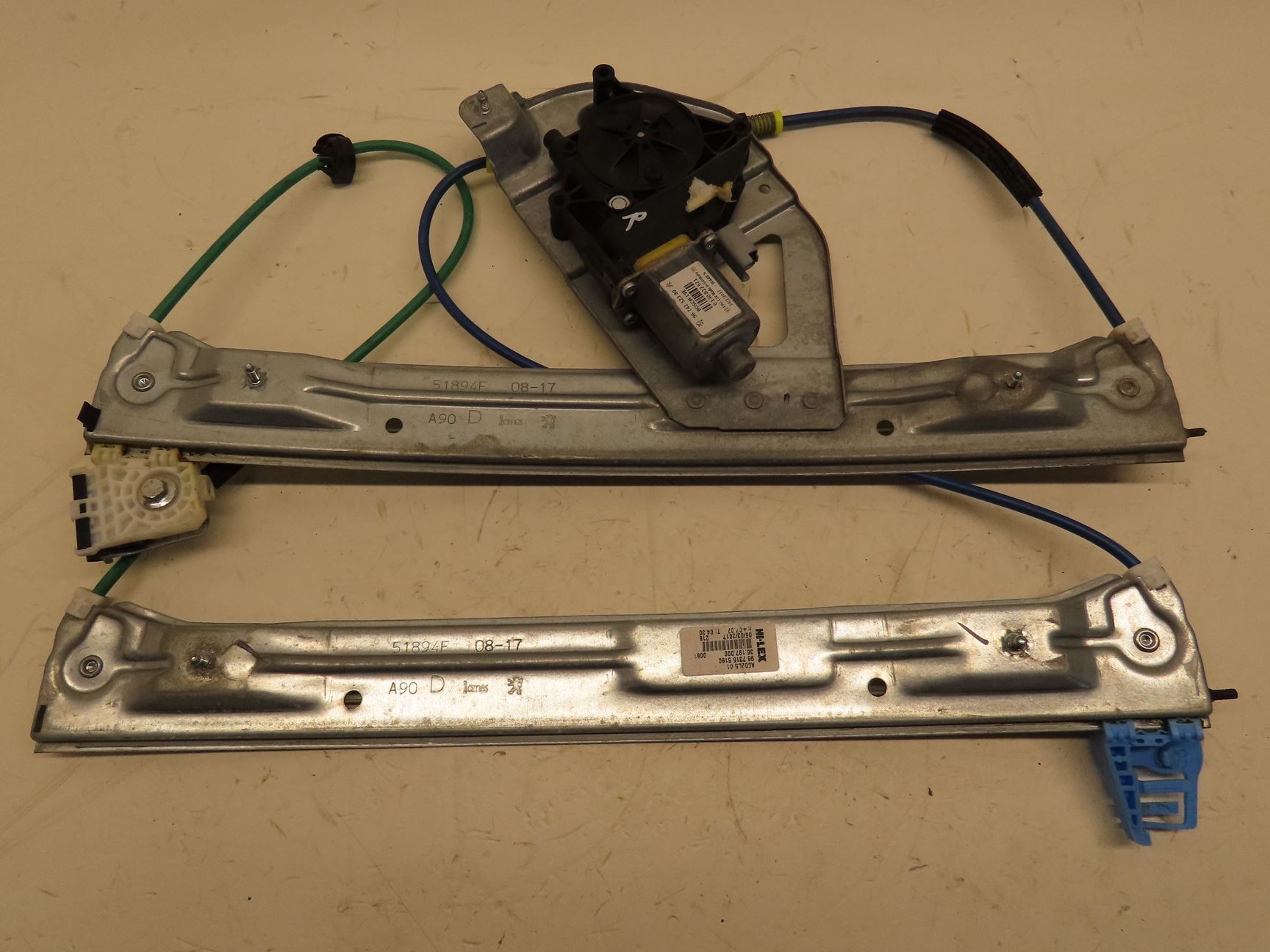 MECANISME+MOTEUR LEVE-GLACE AVD