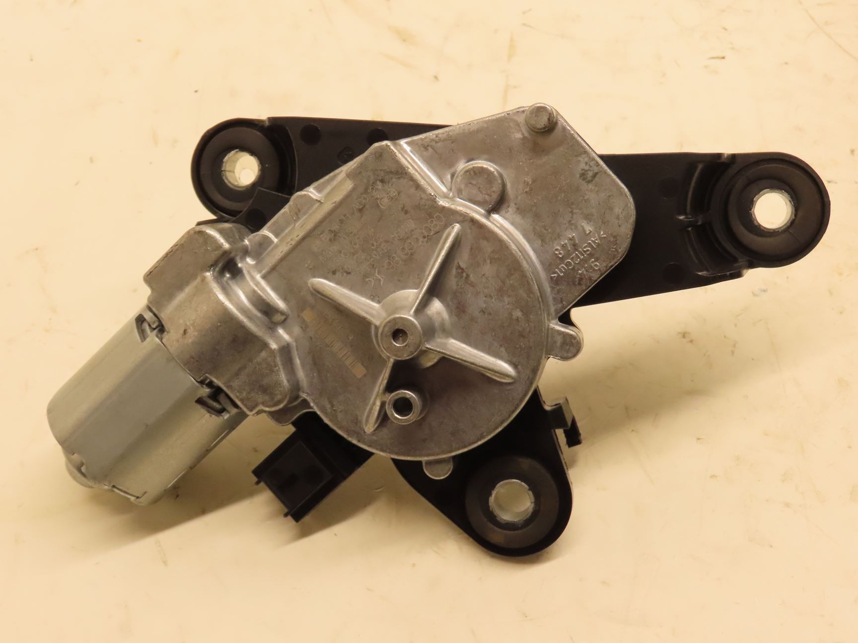 MOTEUR ESSUIE-GLACE AR