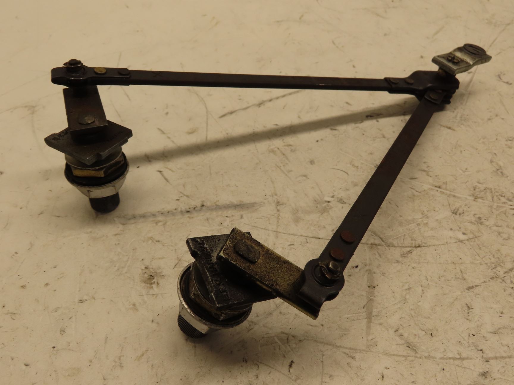 MECANISME ESSUIE-GLACE AV