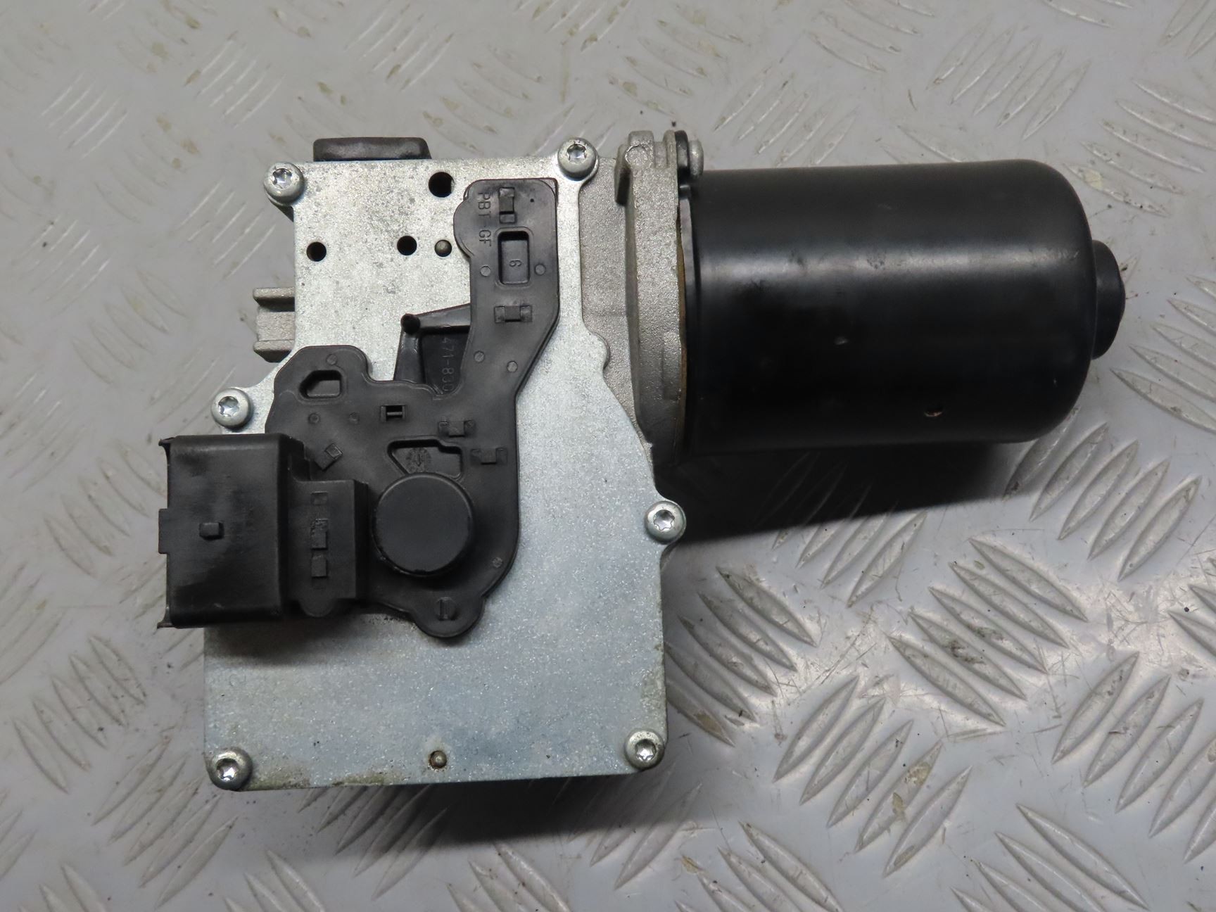 MOTEUR ESSUIE-GLACE AV