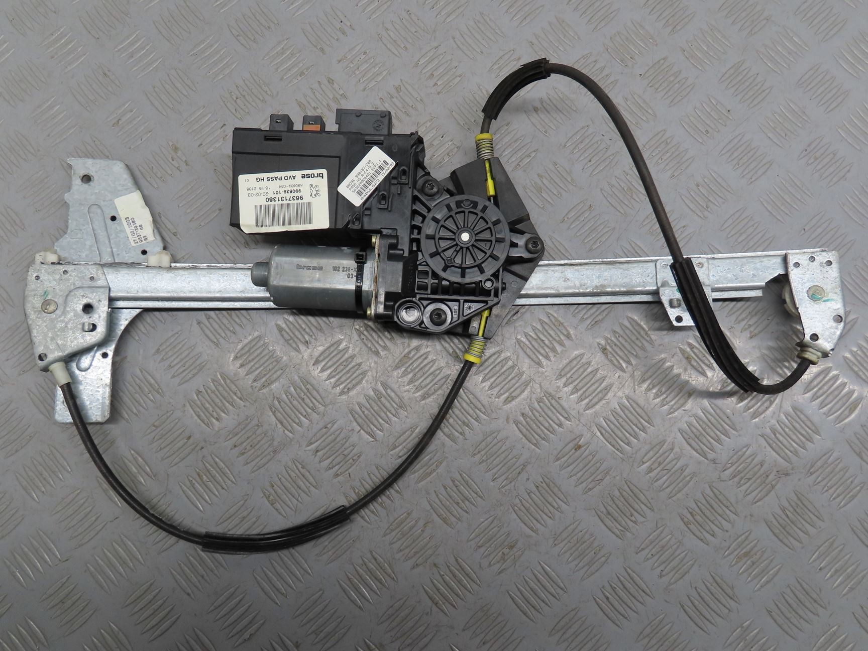 MECANISME+MOTEUR LEVE-GLACE AVD