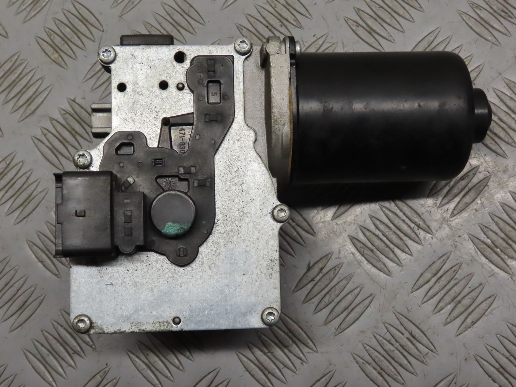 MOTEUR ESSUIE-GLACE AV
