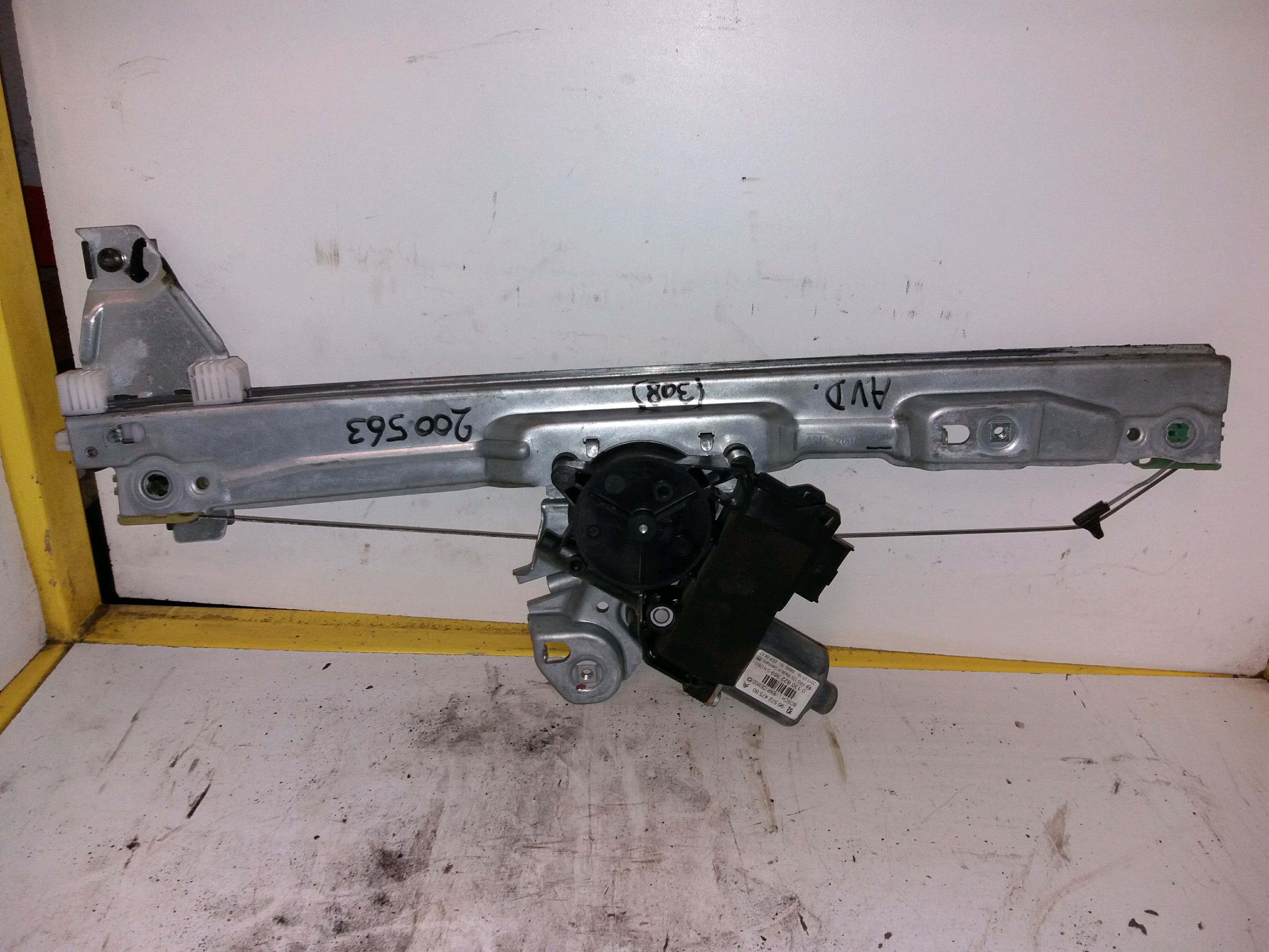 MECANISME+MOTEUR LEVE-GLACE AVD