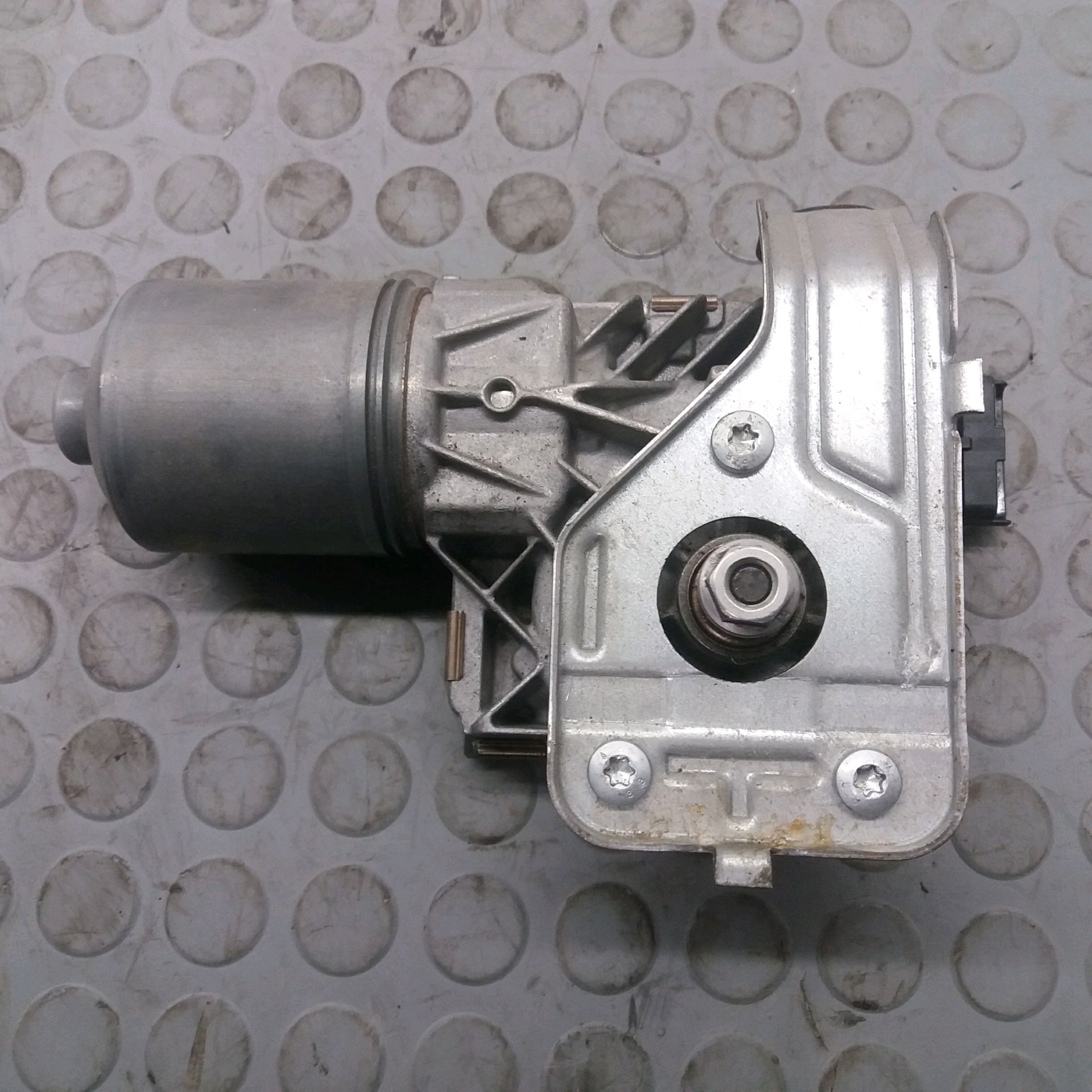 MOTEUR ESSUIE-GLACE AV