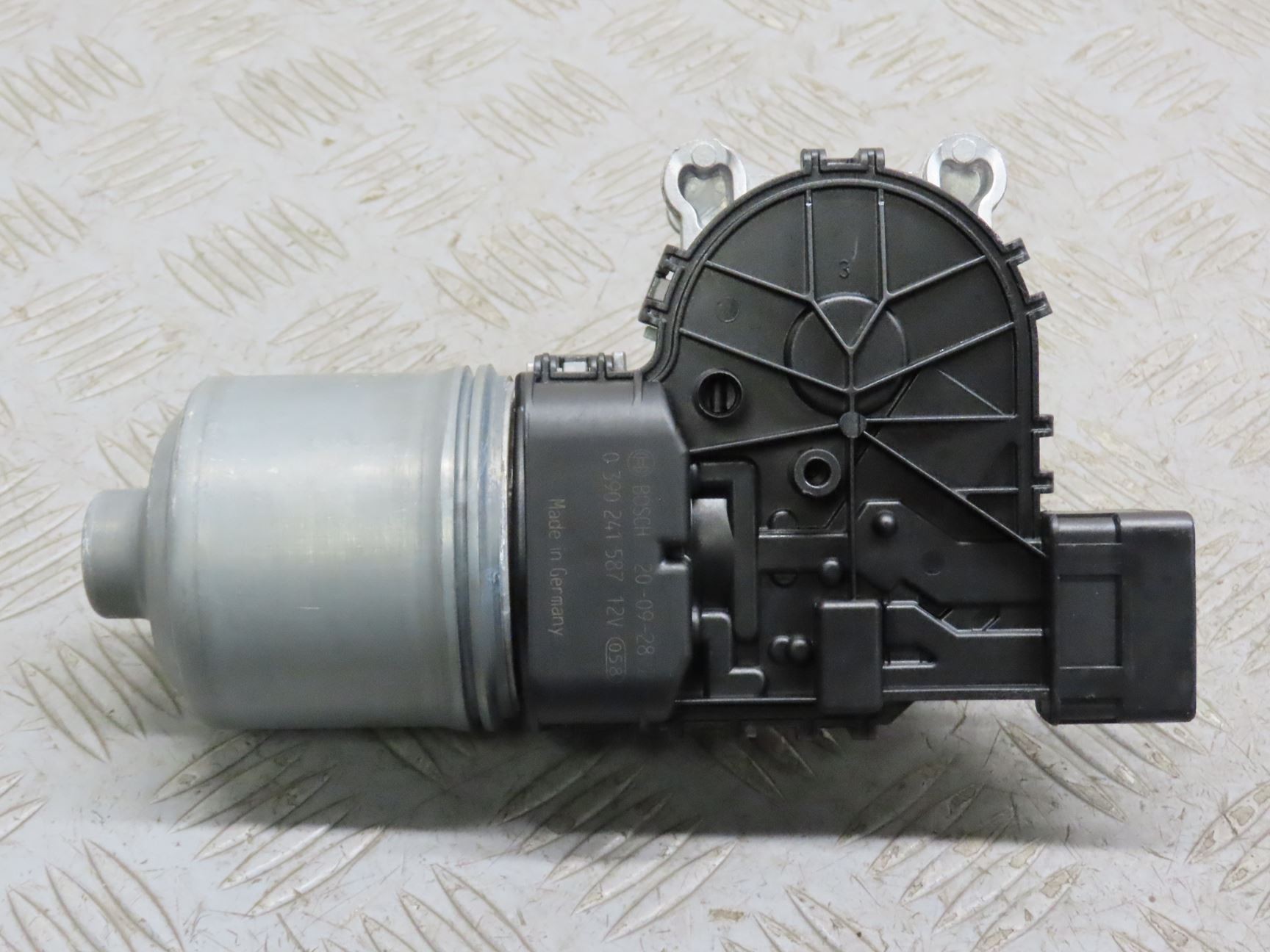 MOTEUR ESSUIE-GLACE AV