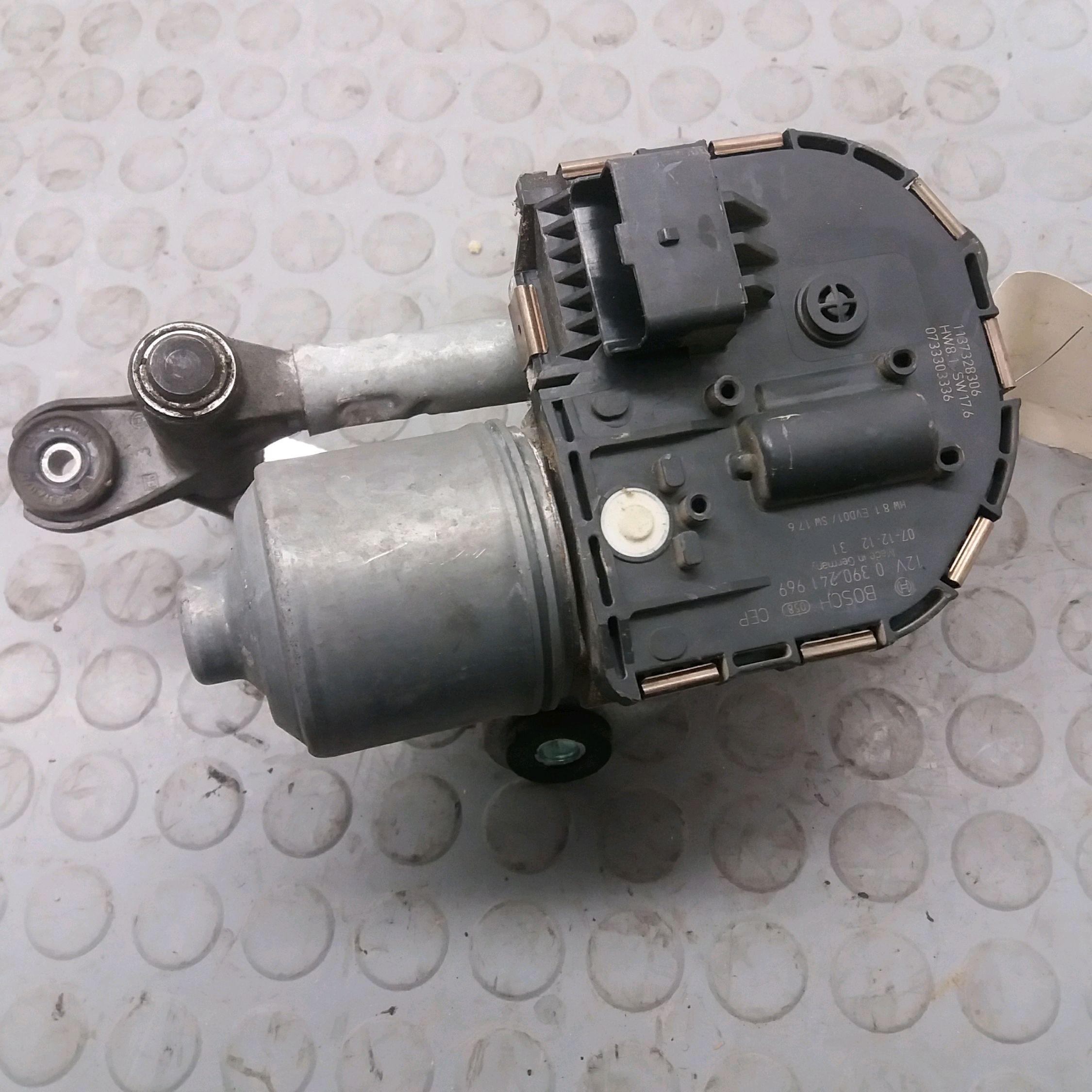 MOTEUR ESSUIE-GLACE AV