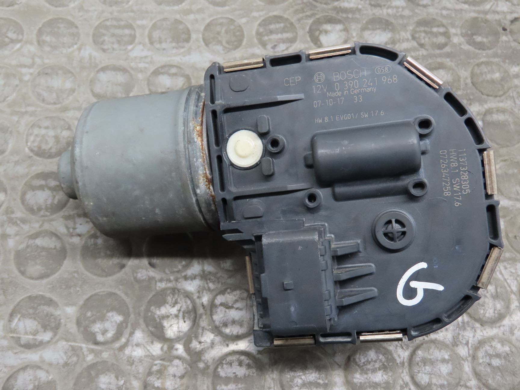 MOTEUR ESSUIE-GLACE AV