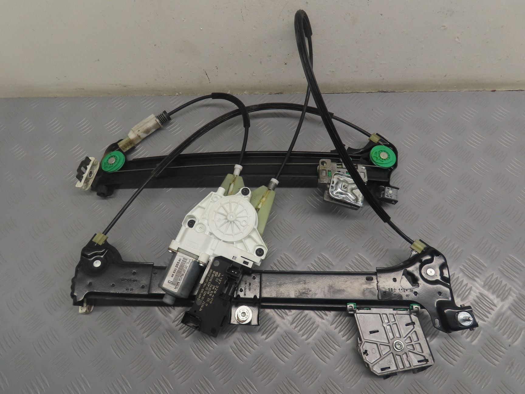 MECANISME+MOTEUR LEVE-GLACE AVD