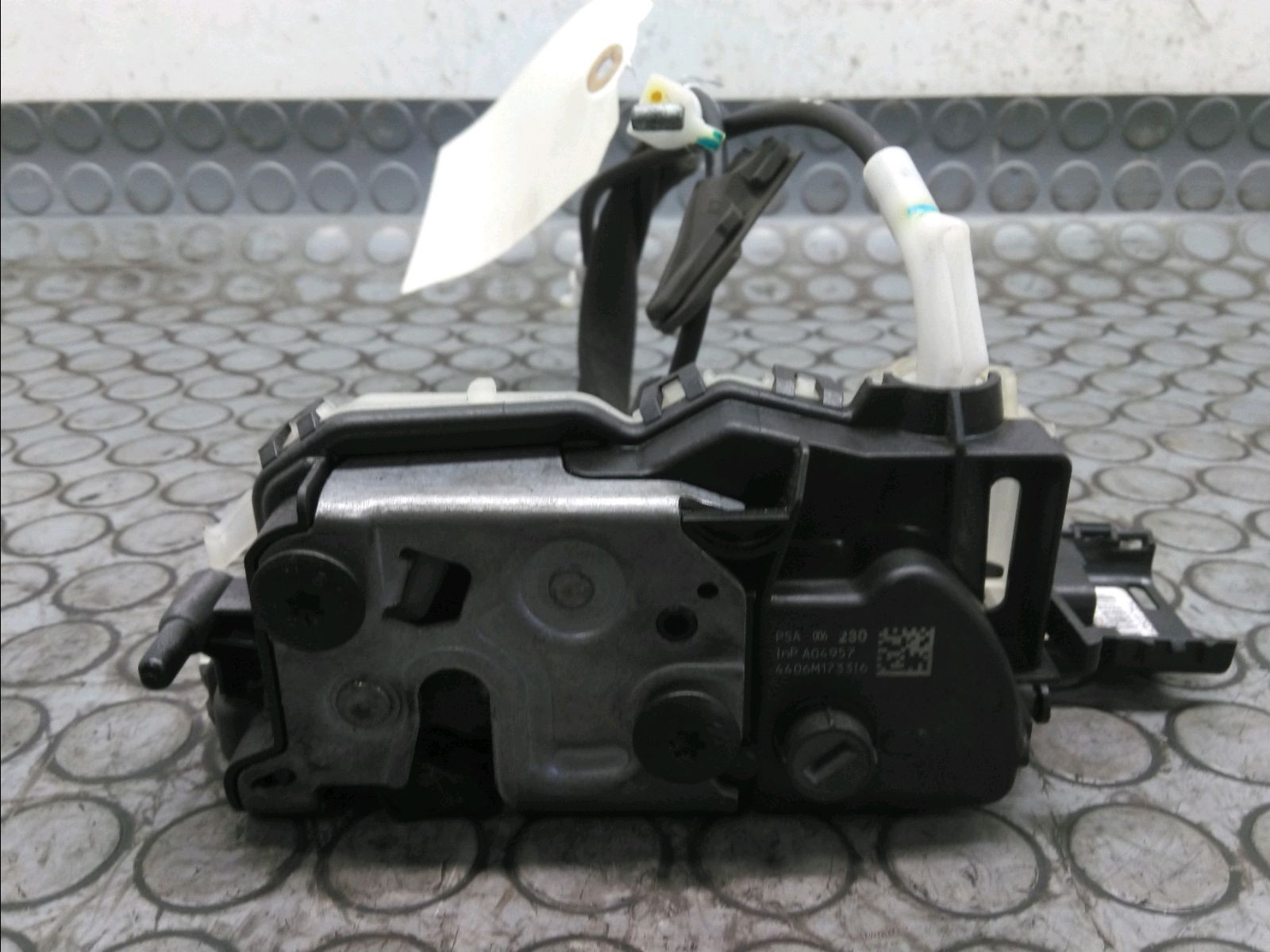 SERRURE PORTE AVD