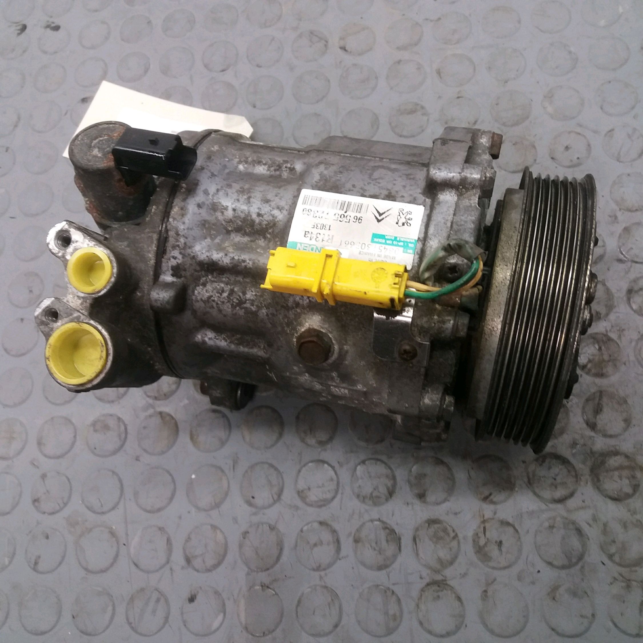 COMPRESSEUR AIR CONDITIONNE