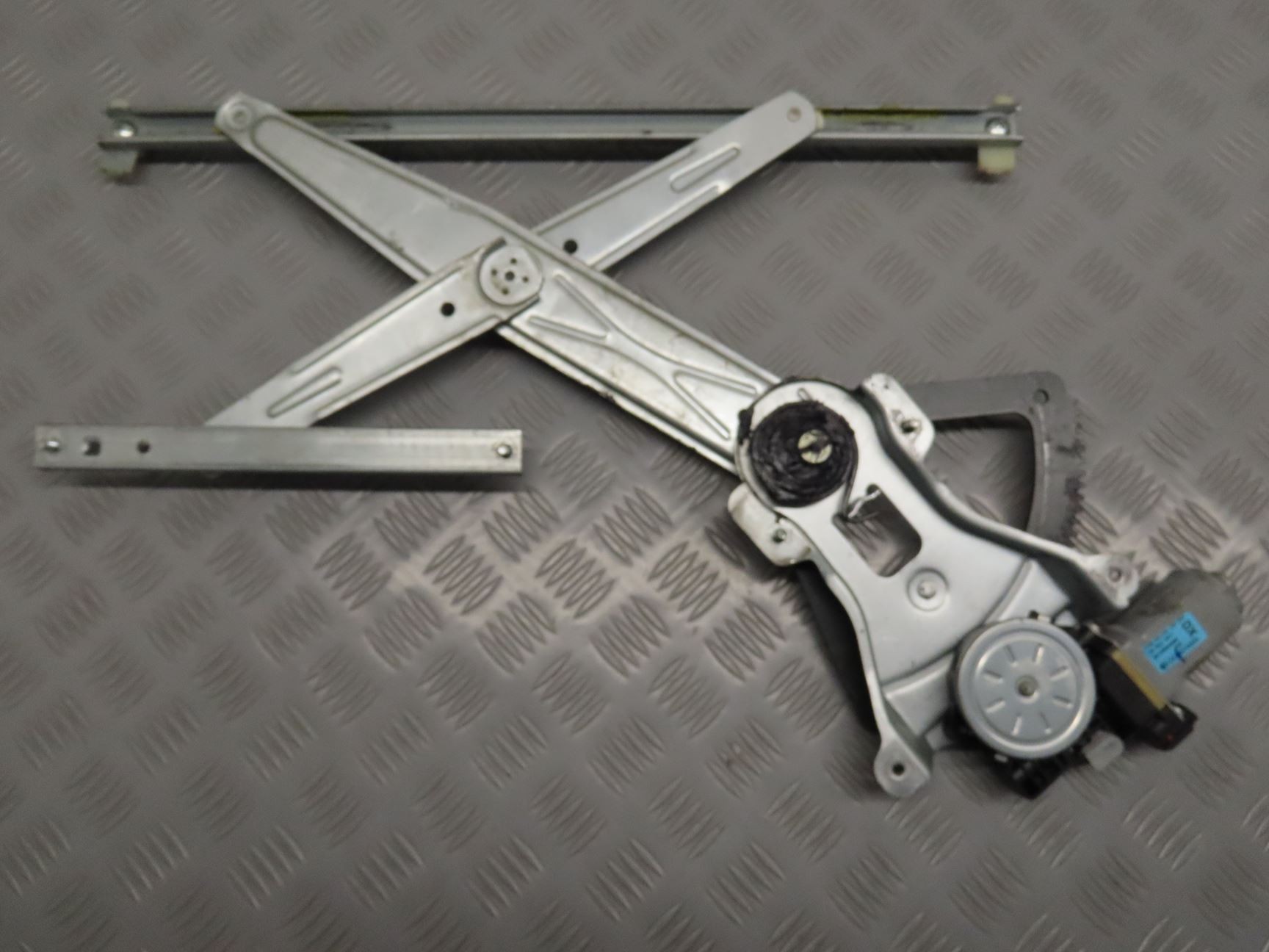 MECANISME+MOTEUR LEVE-GLACE AVG