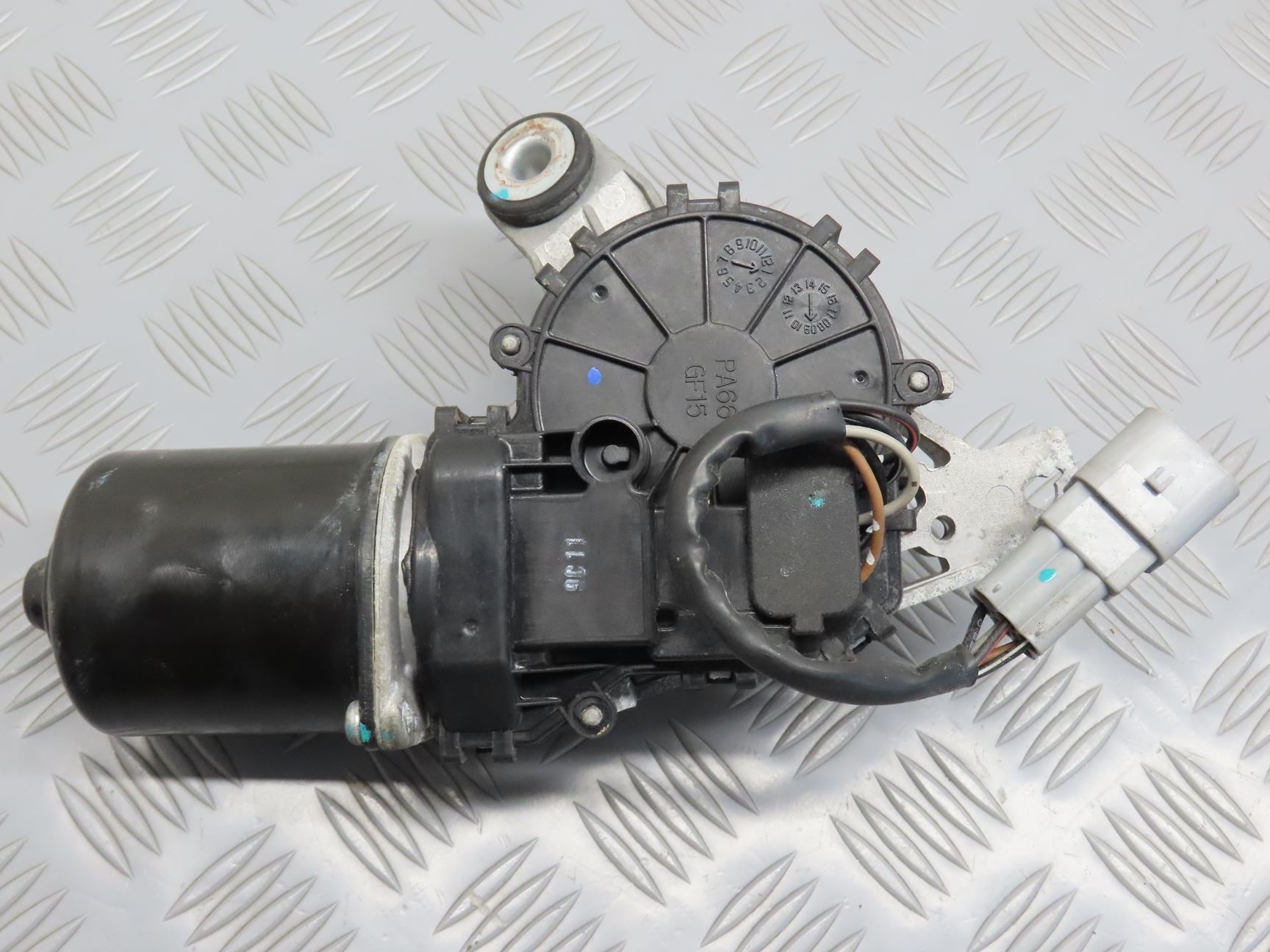 MOTEUR ESSUIE-GLACE AV