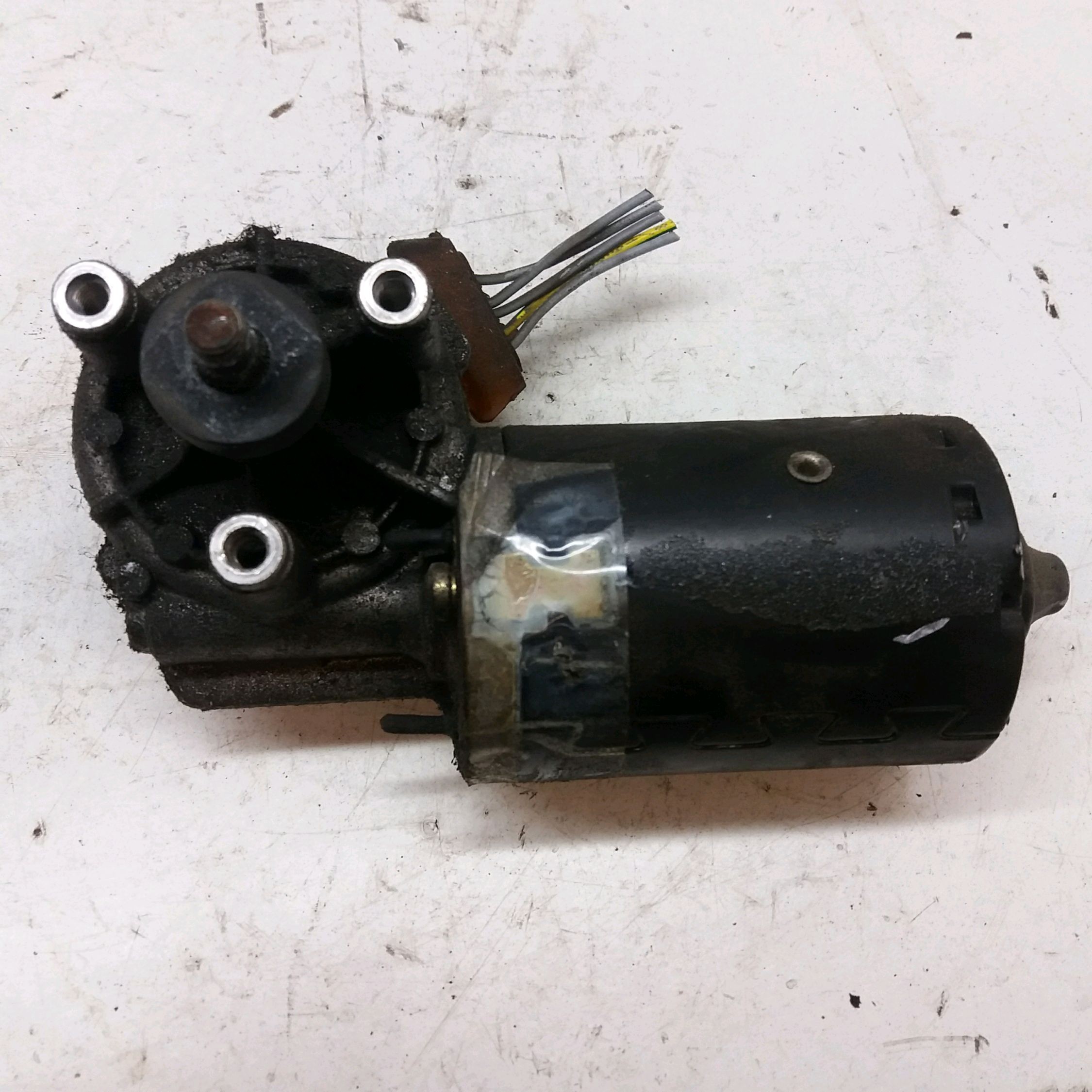 MOTEUR ESSUIE-GLACE AV