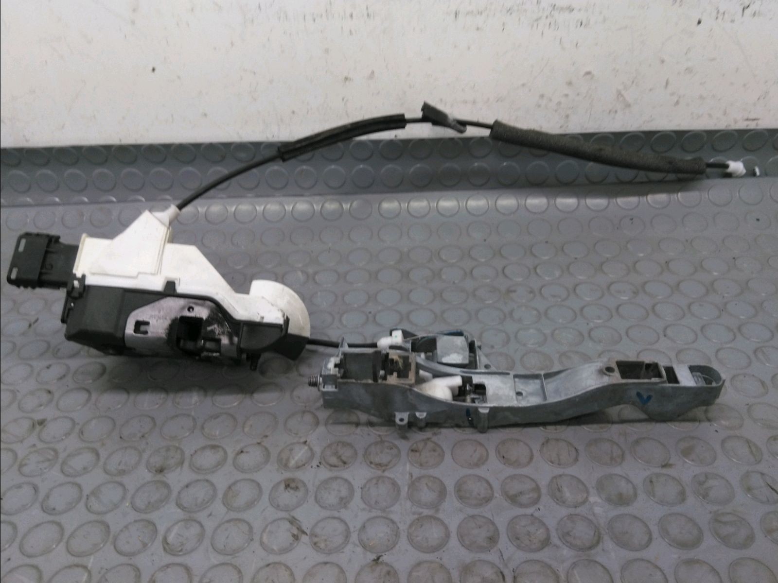 SERRURE PORTE AVD