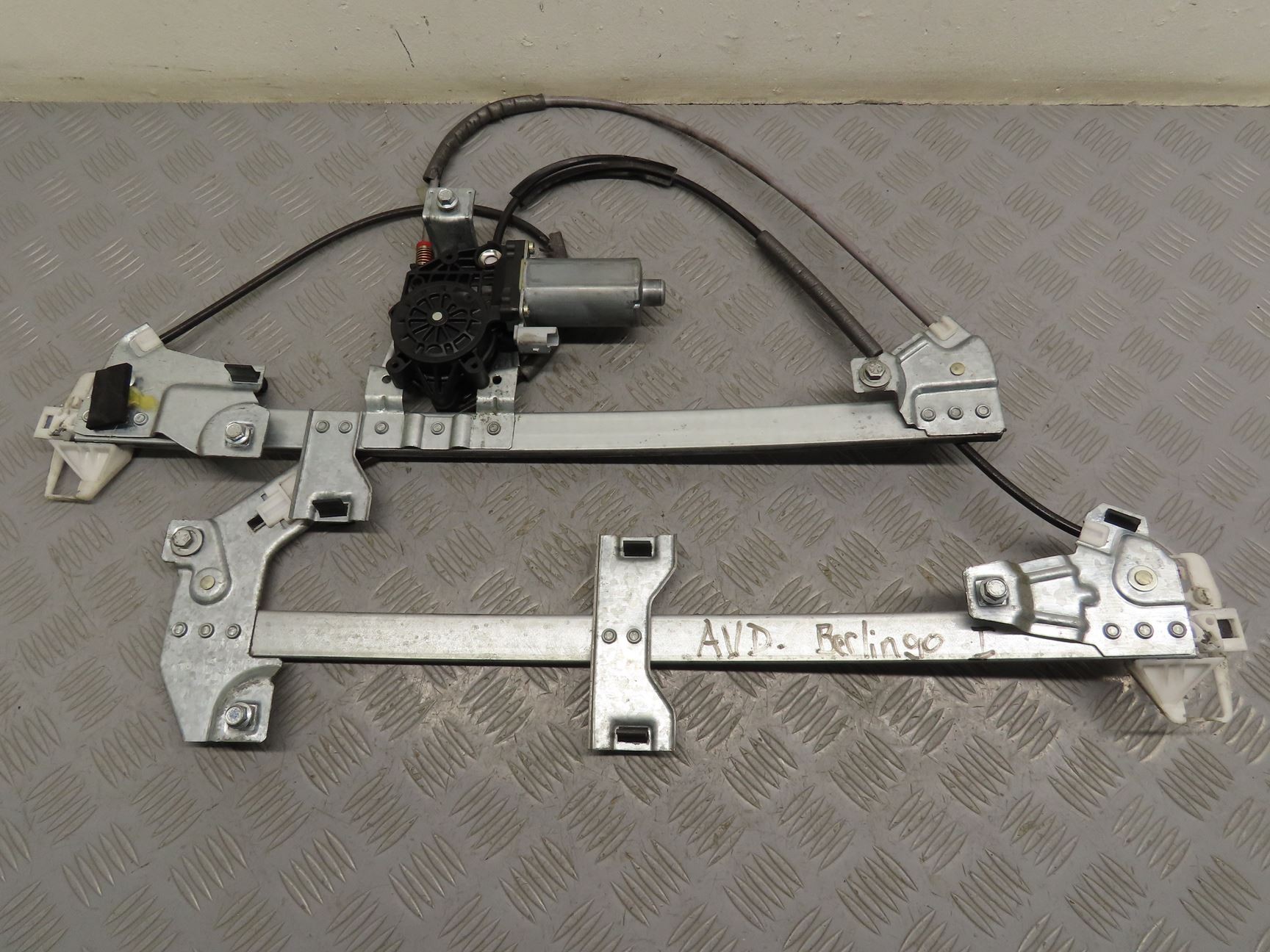 MECANISME+MOTEUR LEVE-GLACE AVD