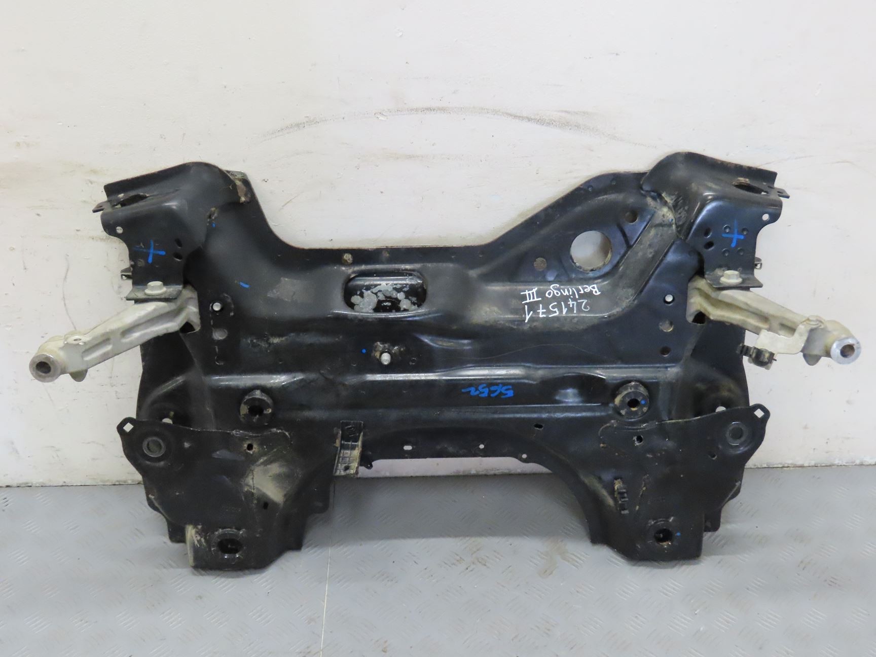 BERCEAU MOTEUR AV