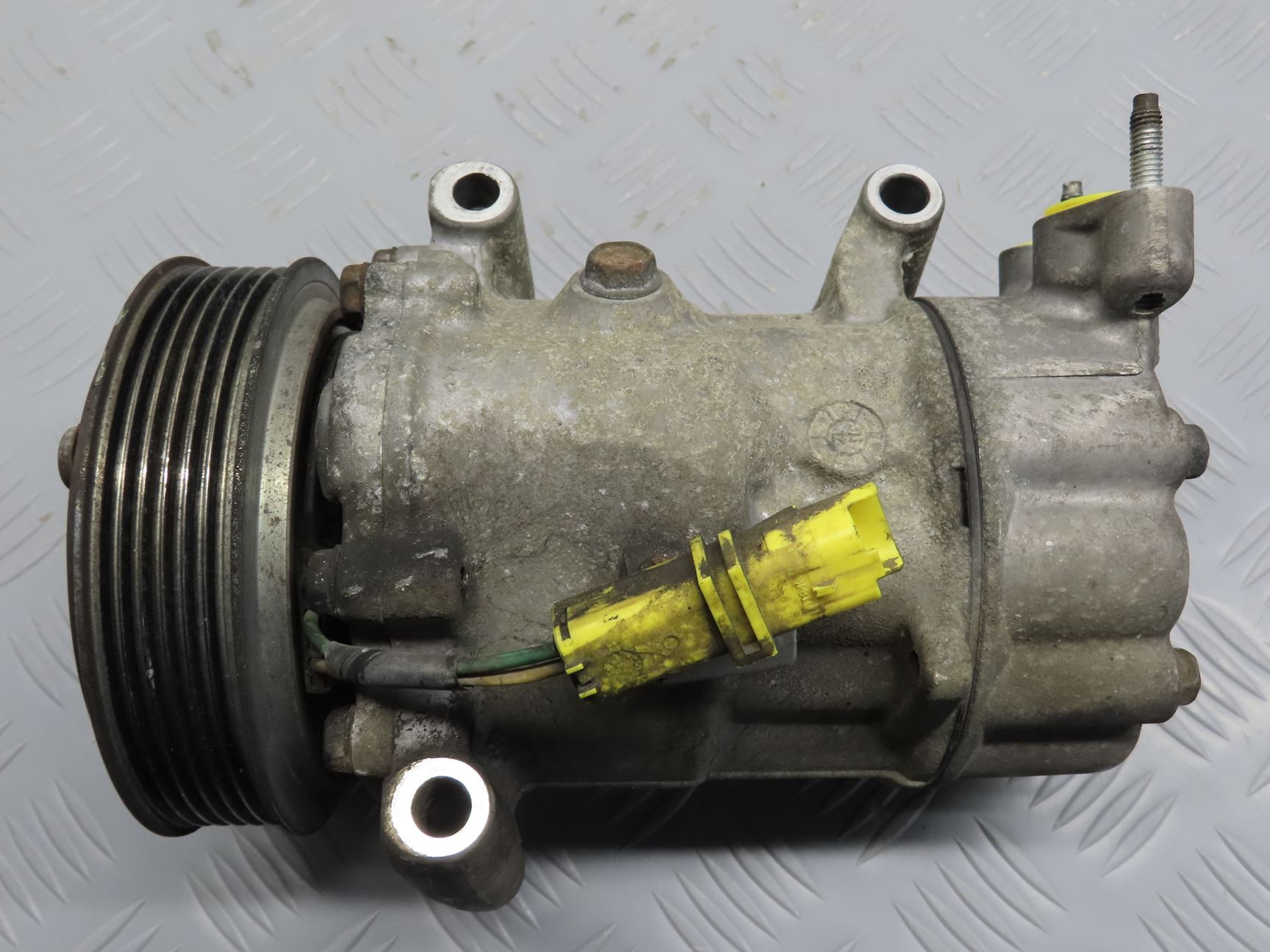 COMPRESSEUR AIR CONDITIONNE