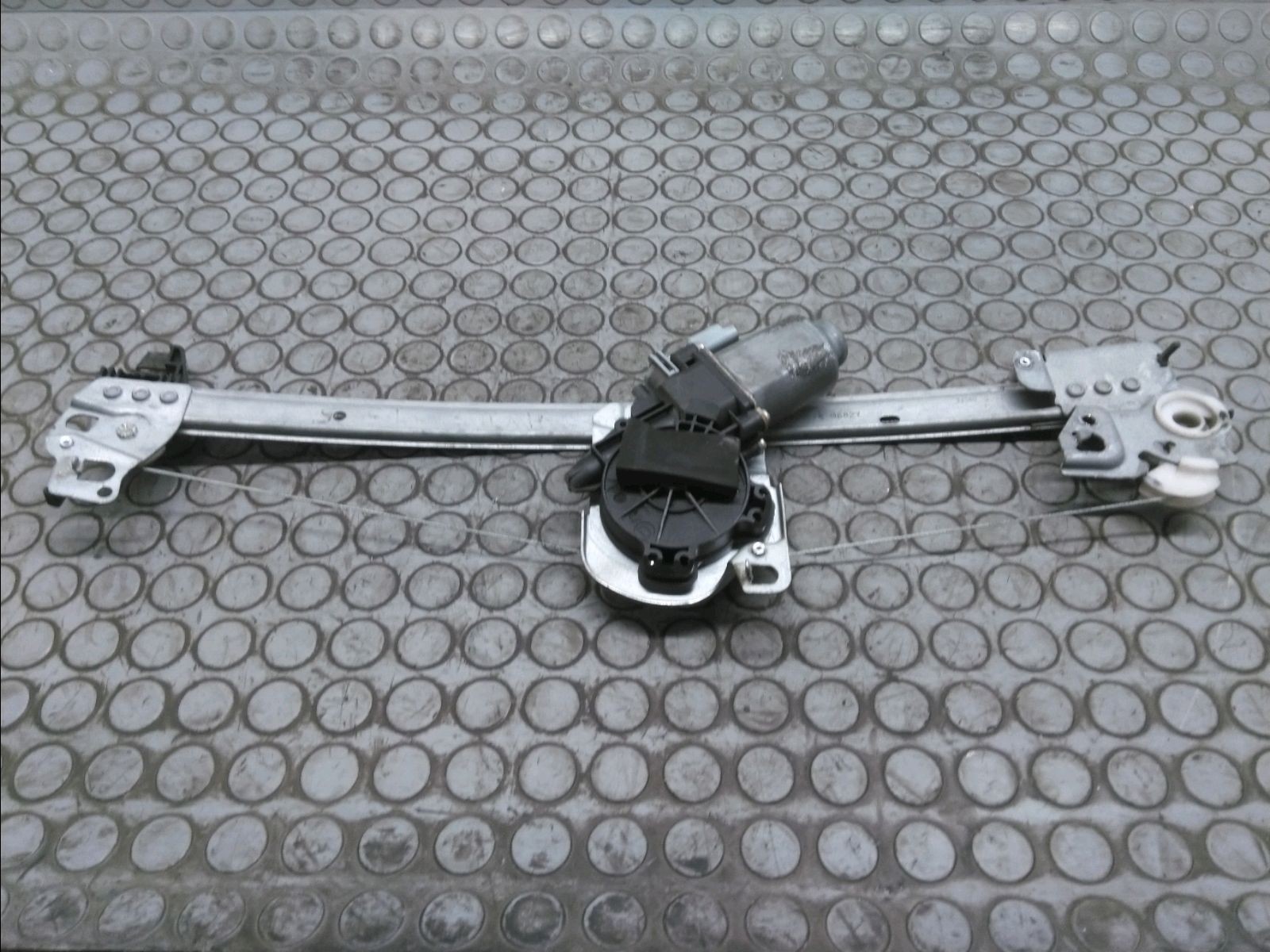 MECANISME+MOTEUR LEVE-GLACE AVD