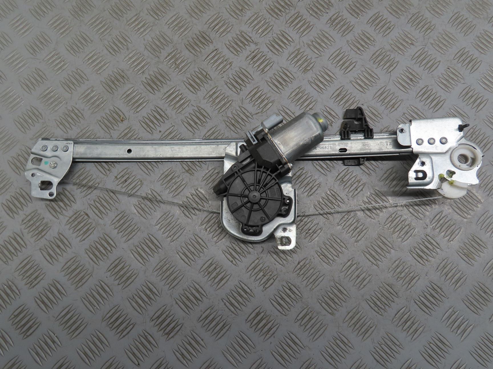 MECANISME+MOTEUR LEVE-GLACE AVD