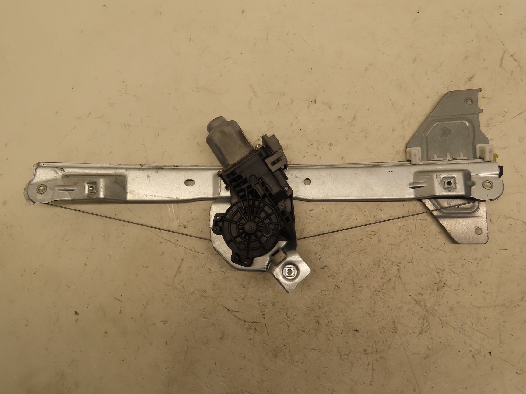 MECANISME+MOTEUR LEVE-GLACE AVG