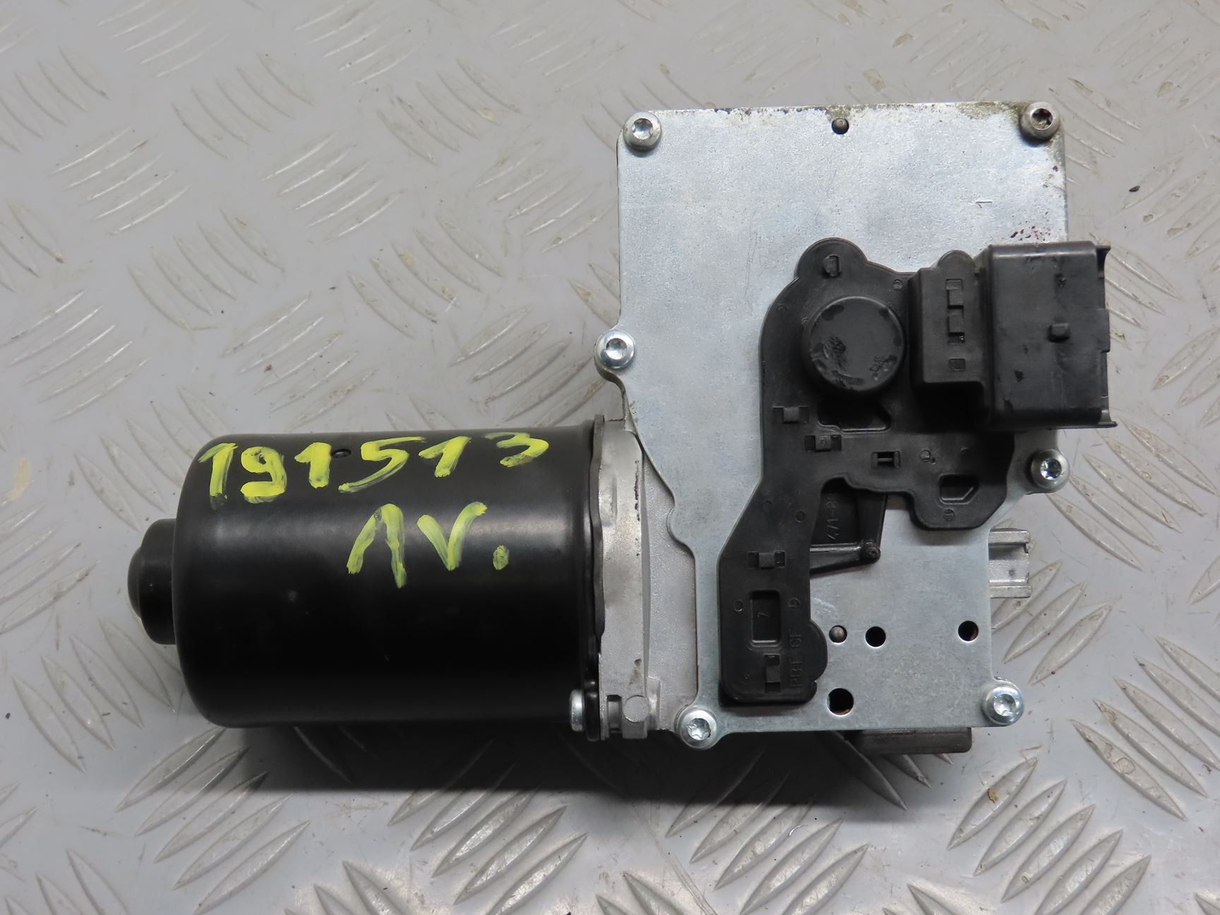 MOTEUR ESSUIE-GLACE AV