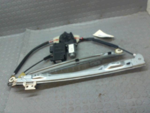 MECANISME+MOTEUR LEVE-GLACE AVD