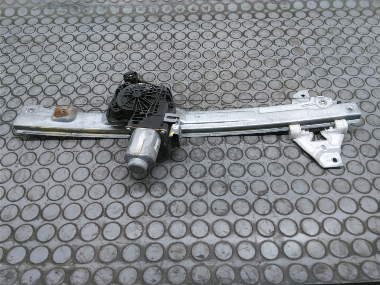 MECANISME+MOTEUR LEVE-GLACE AVD