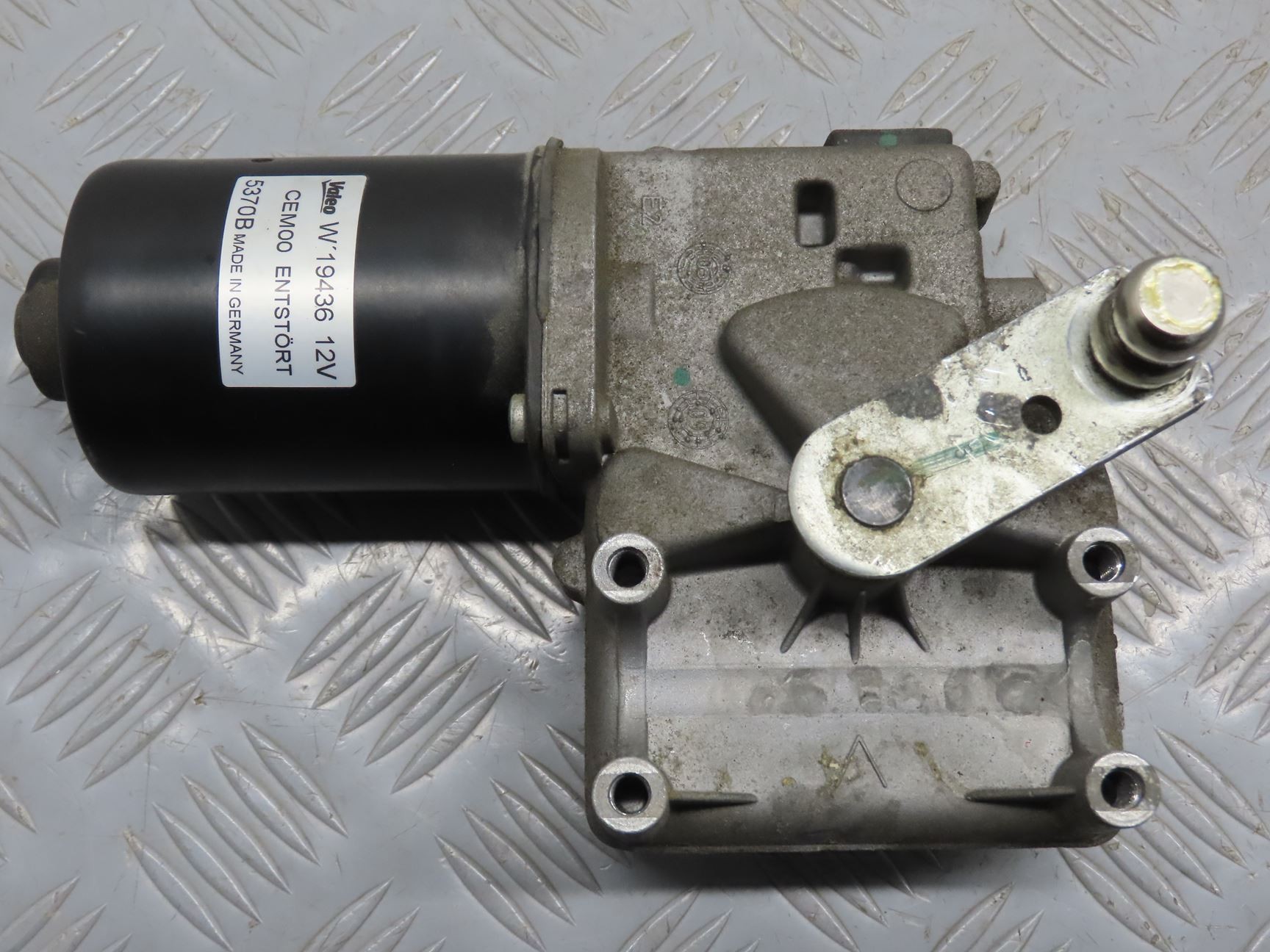 MOTEUR ESSUIE-GLACE AV