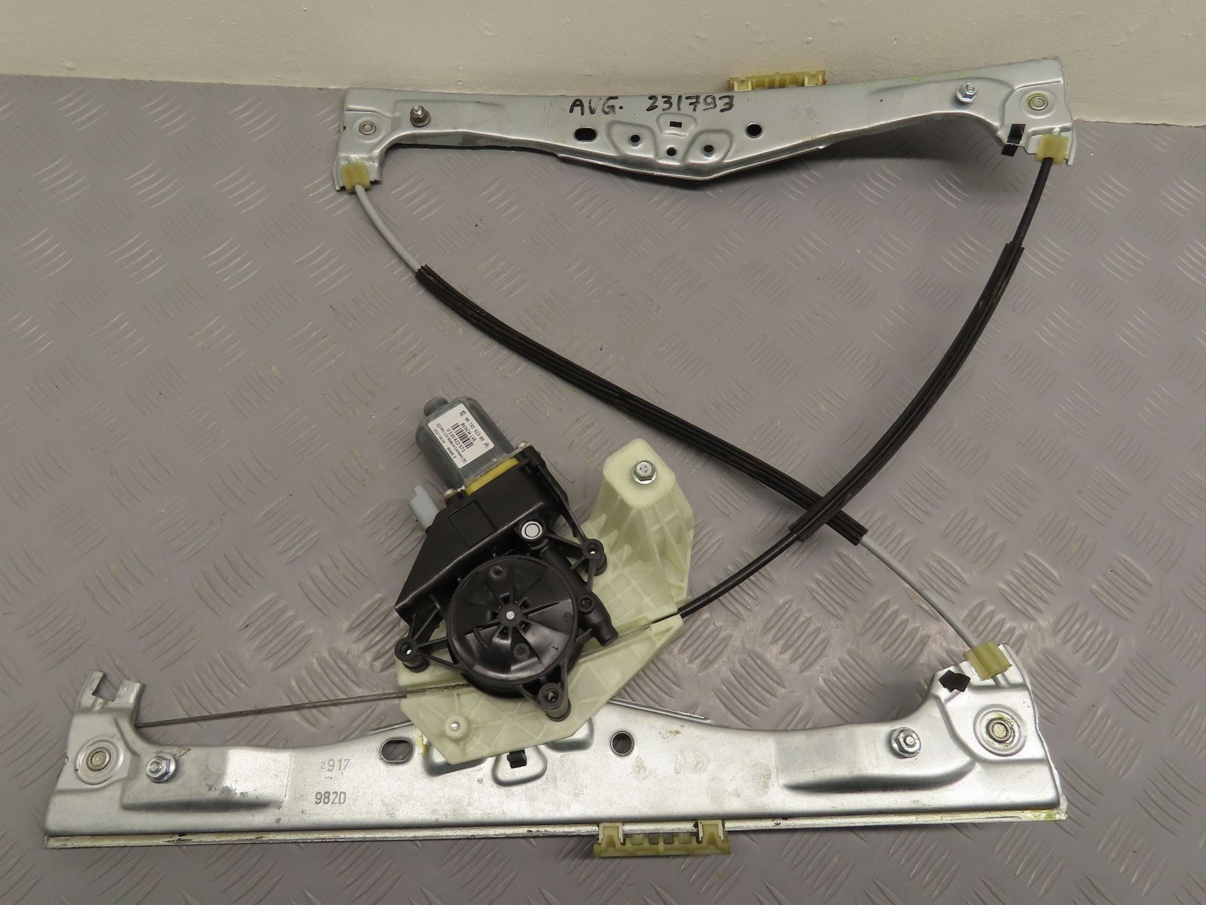 MECANISME+MOTEUR LEVE-GLACE AVG