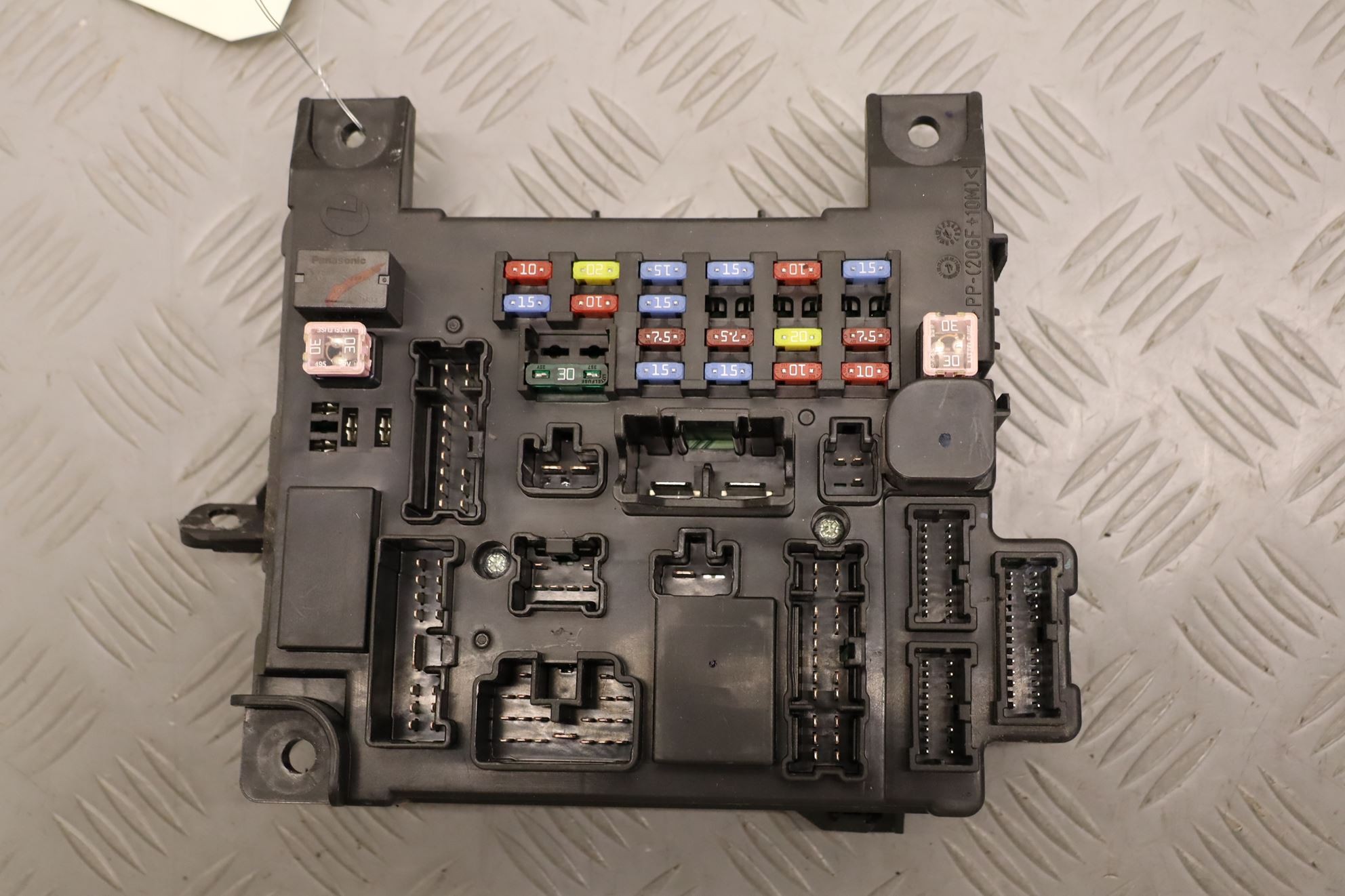 PLATINE FUSIBLE HABITACLE