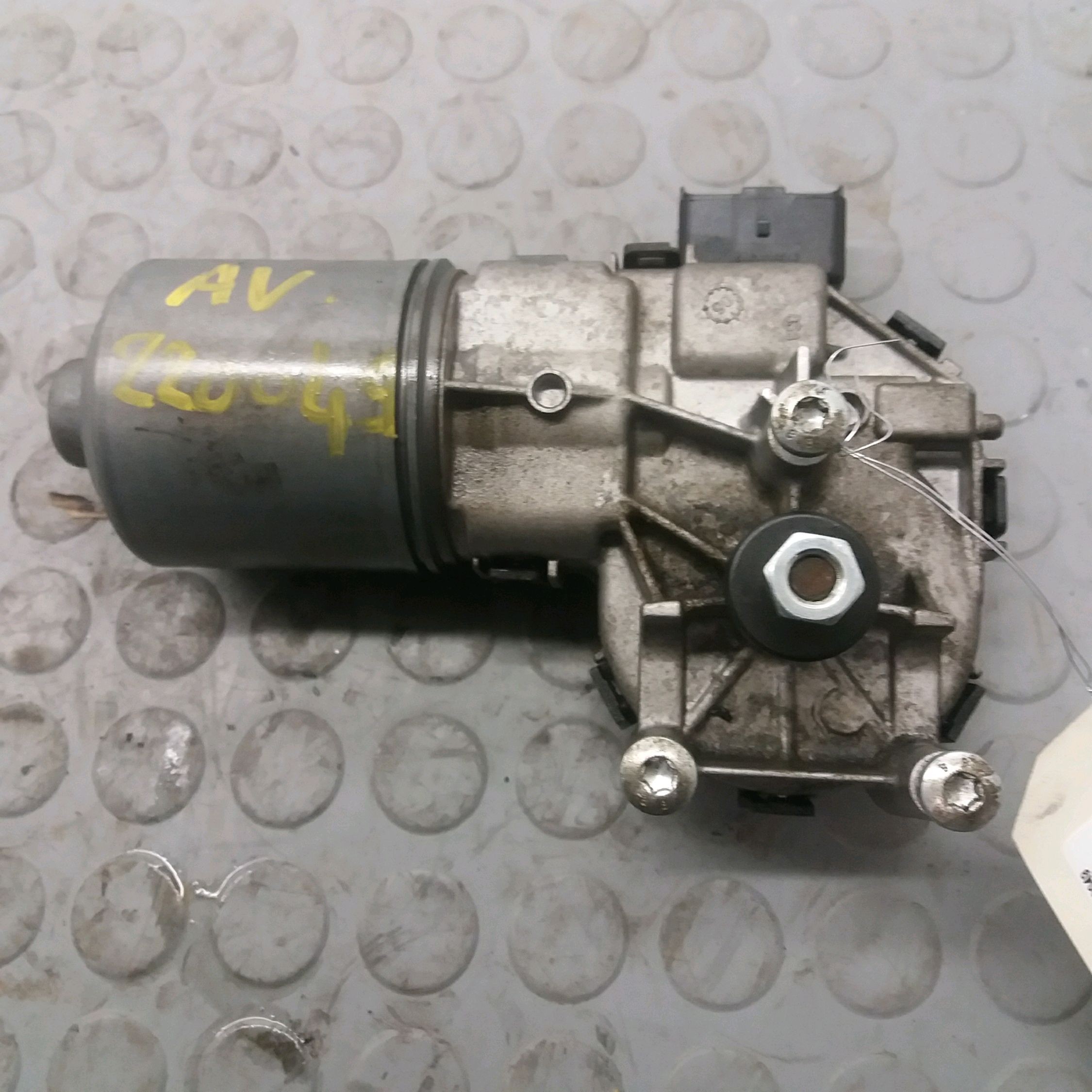 MOTEUR ESSUIE-GLACE AV