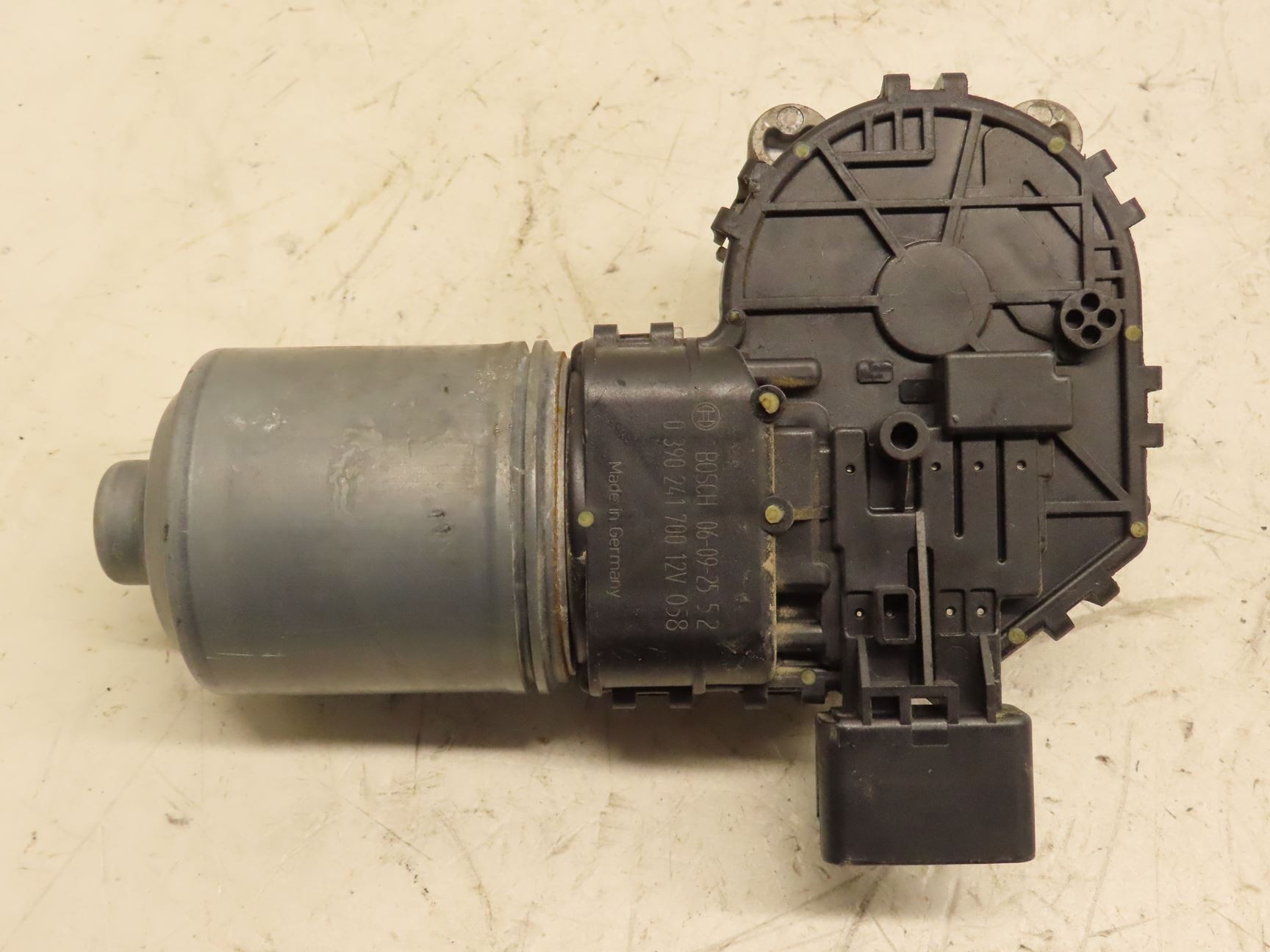 MOTEUR ESSUIE-GLACE AV