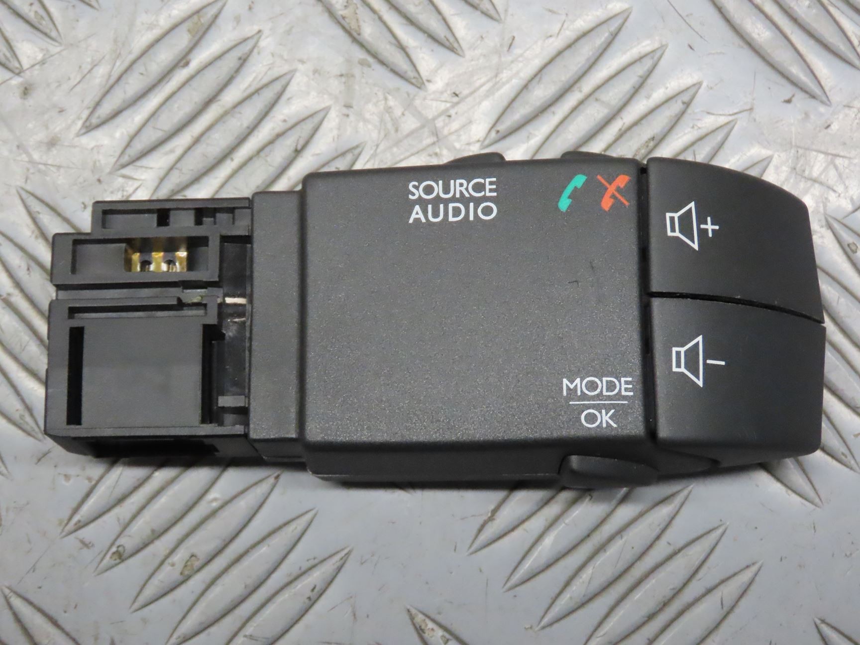 COMMANDE AUTORADIO