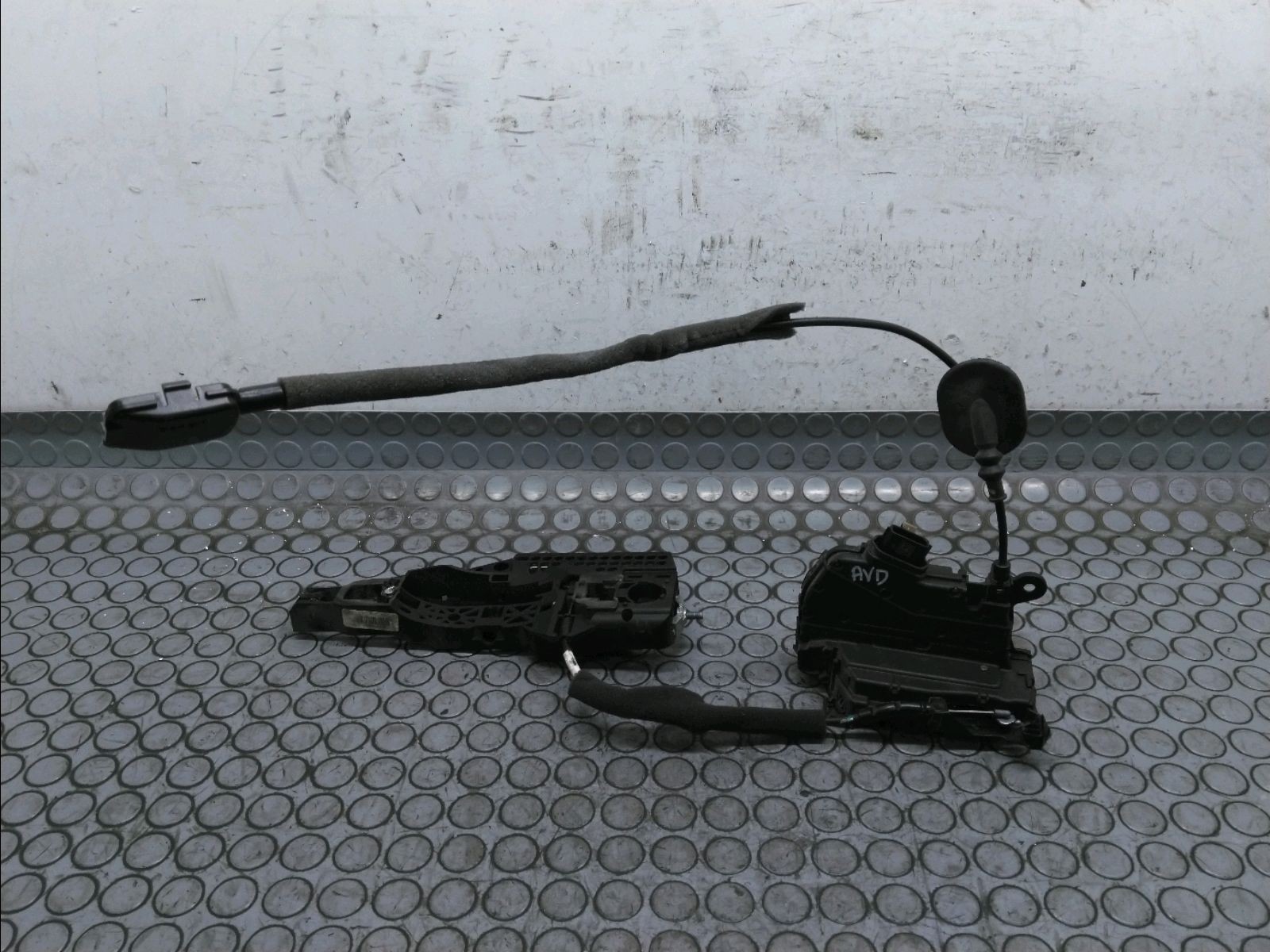 SERRURE PORTE AVD