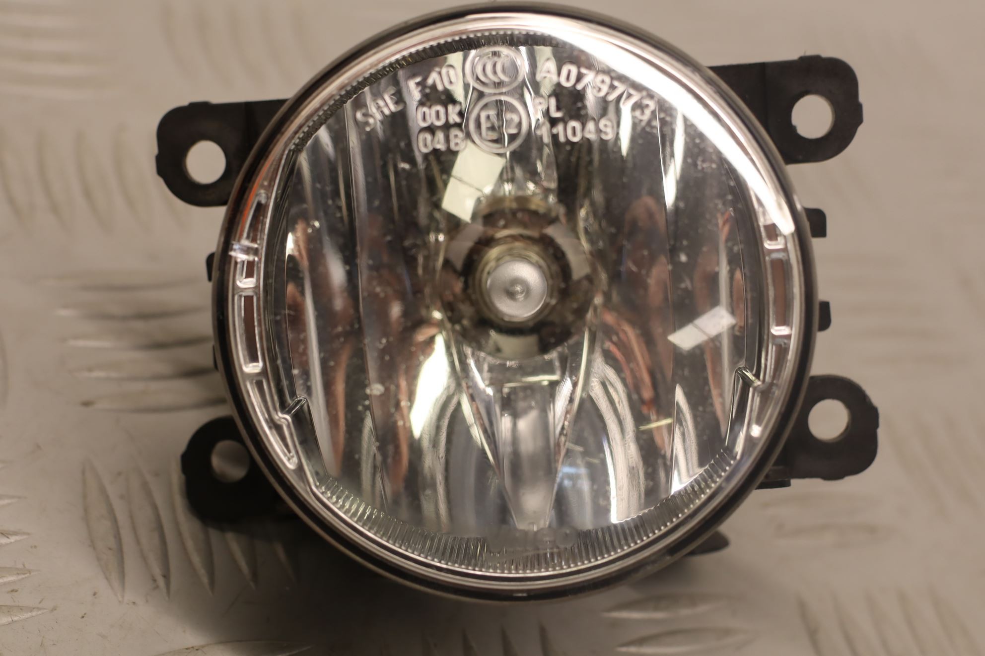 PHARE ANTIBROUILLARD AVD