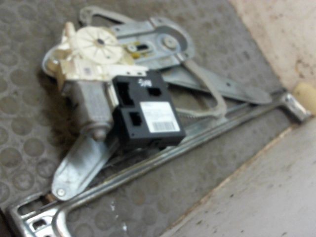 MECANISME+MOTEUR LEVE-GLACE AVG