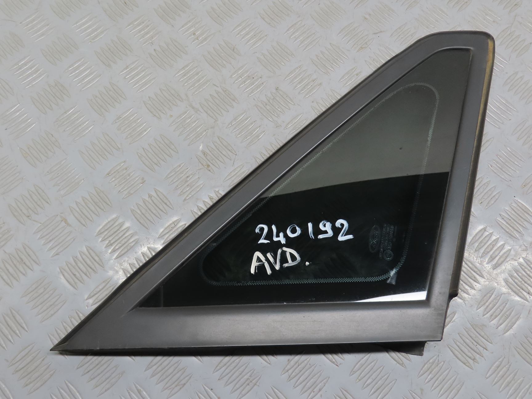 GLACE DEFLECTEUR PORTE AV D