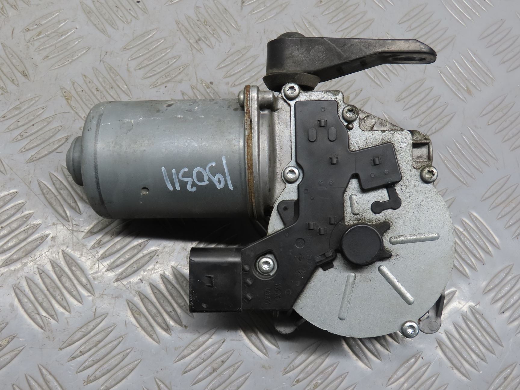 MOTEUR ESSUIE-GLACE AV