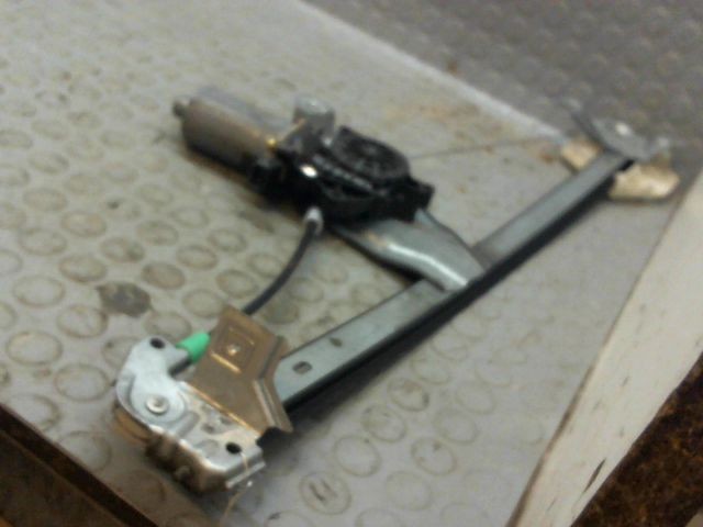MECANISME+MOTEUR LEVE-GLACE AVD