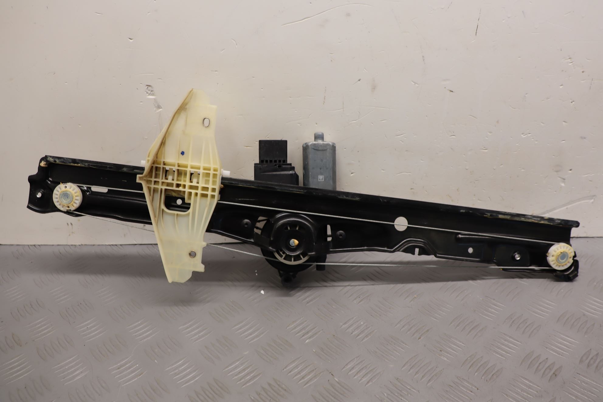 MECANISME+MOTEUR LEVE-GLACE AVD